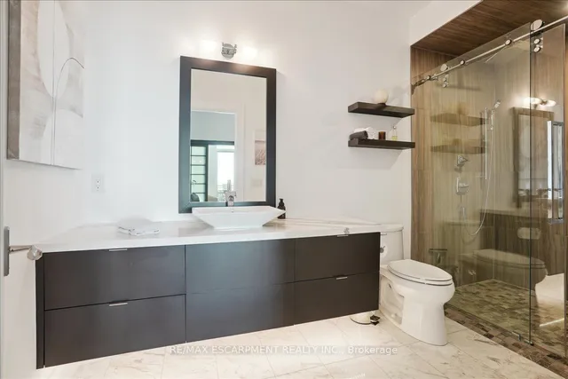 Additional property image - 2060 Lakeshore Rd Unit 206