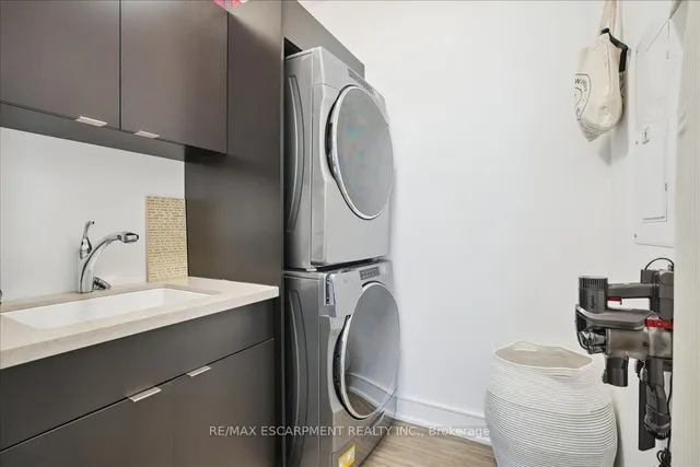 Additional property image - 2060 Lakeshore Rd Unit 206