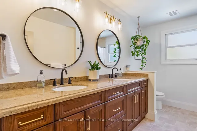 Additional property image - 694 Holt Dr