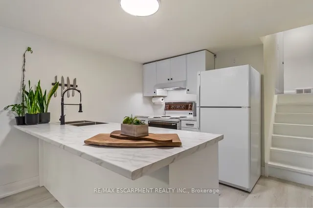 Additional property image - 694 Holt Dr