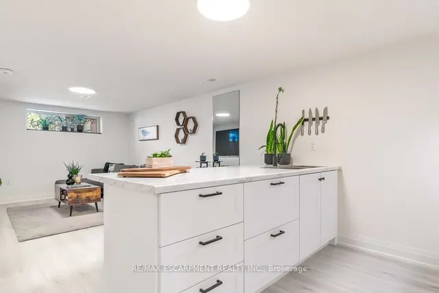 Additional property image - 694 Holt Dr