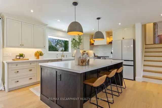 Additional property image - 694 Holt Dr