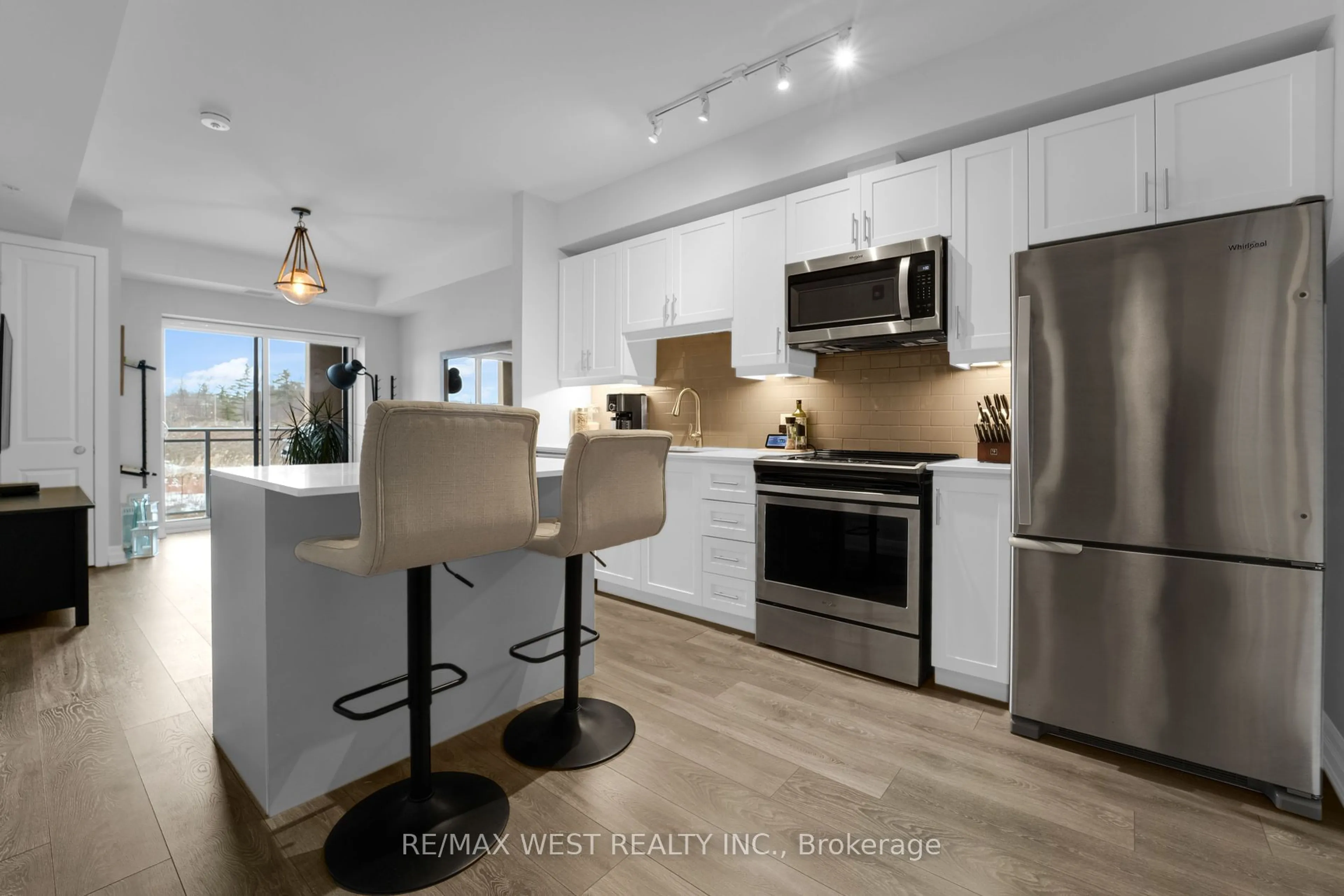 Open concept kitchen, unknown for 4040 UPPER MIDDLE Rd #214, Burlington Ontario L7M 0H2