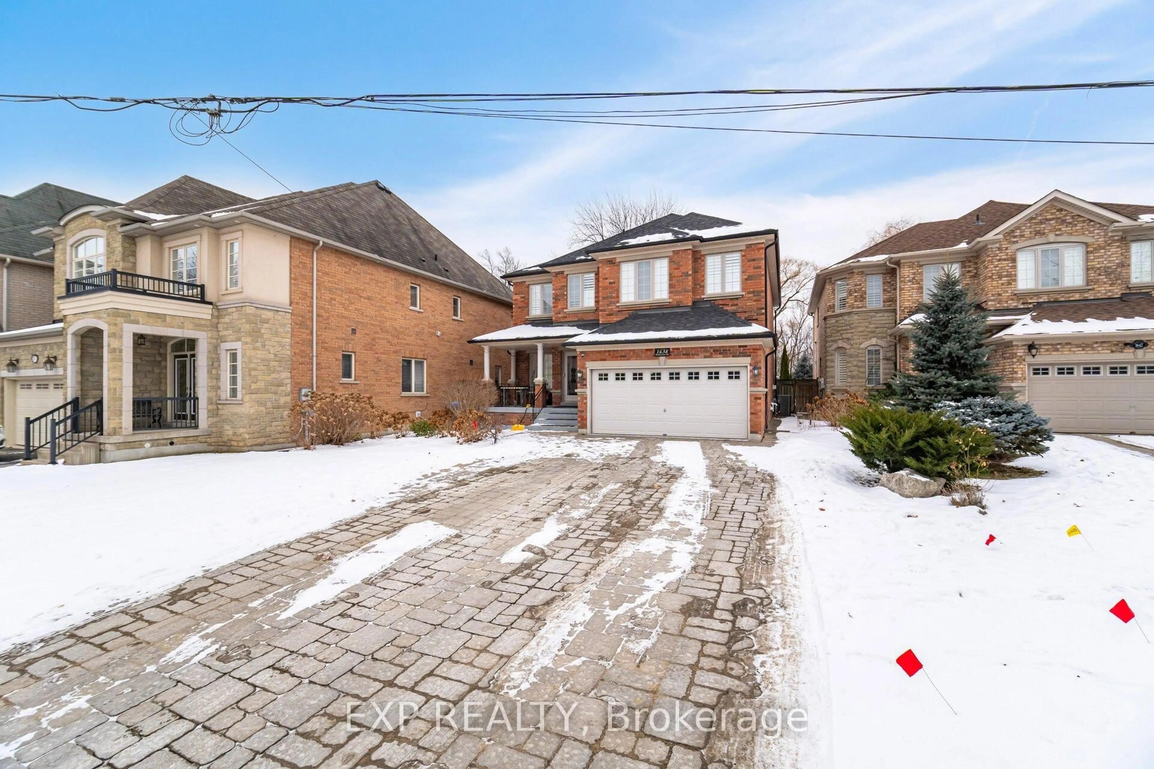 A pic from outside/outdoor area/front of a property/back of a property/a pic from drone, street for 1638 Barbertown Rd, Mississauga Ontario L5M 6J2