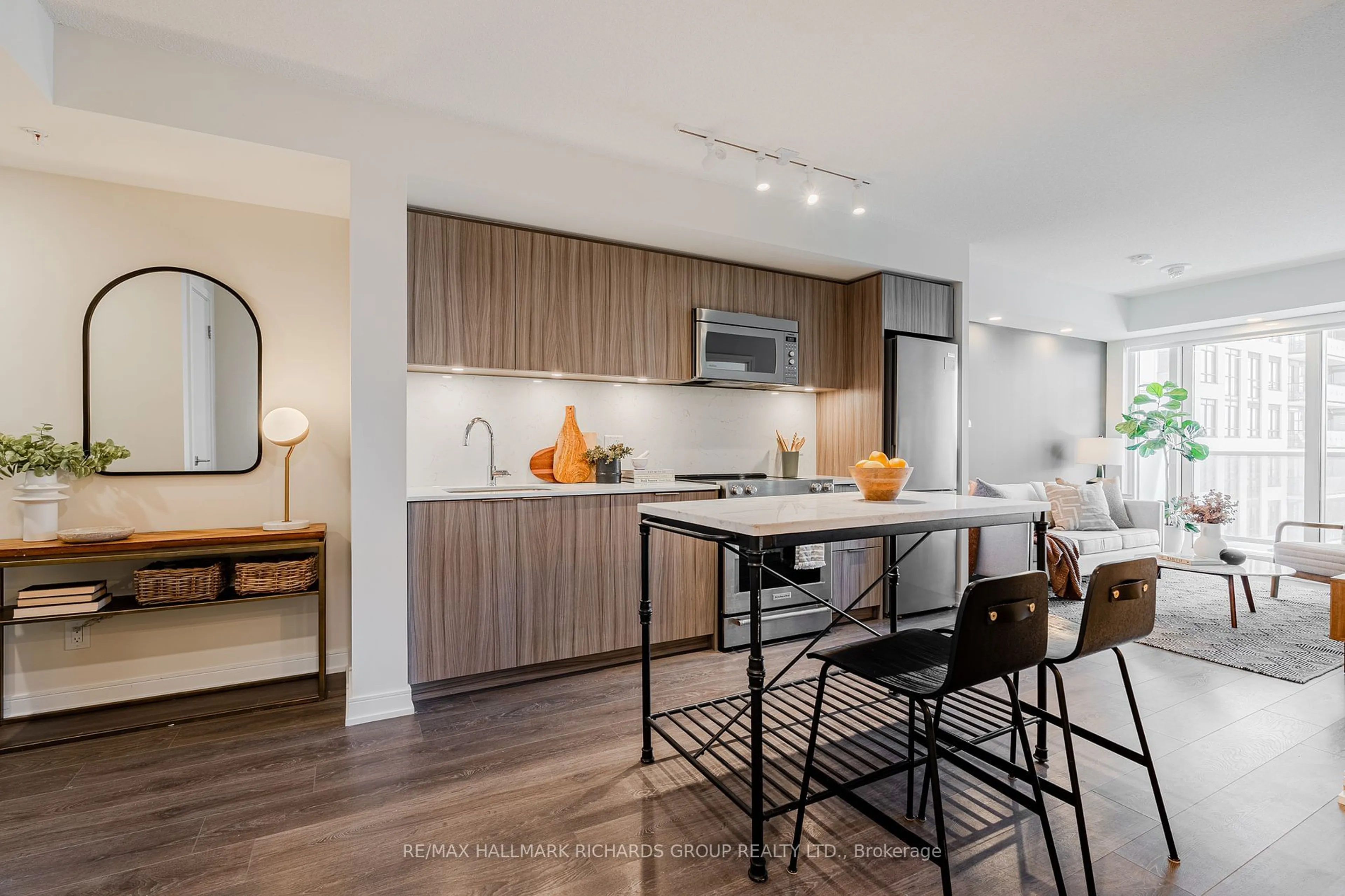 Open concept kitchen, wood/laminate floor for 30 Samuel Wood Way #1112, Toronto Ontario M9B 0C9