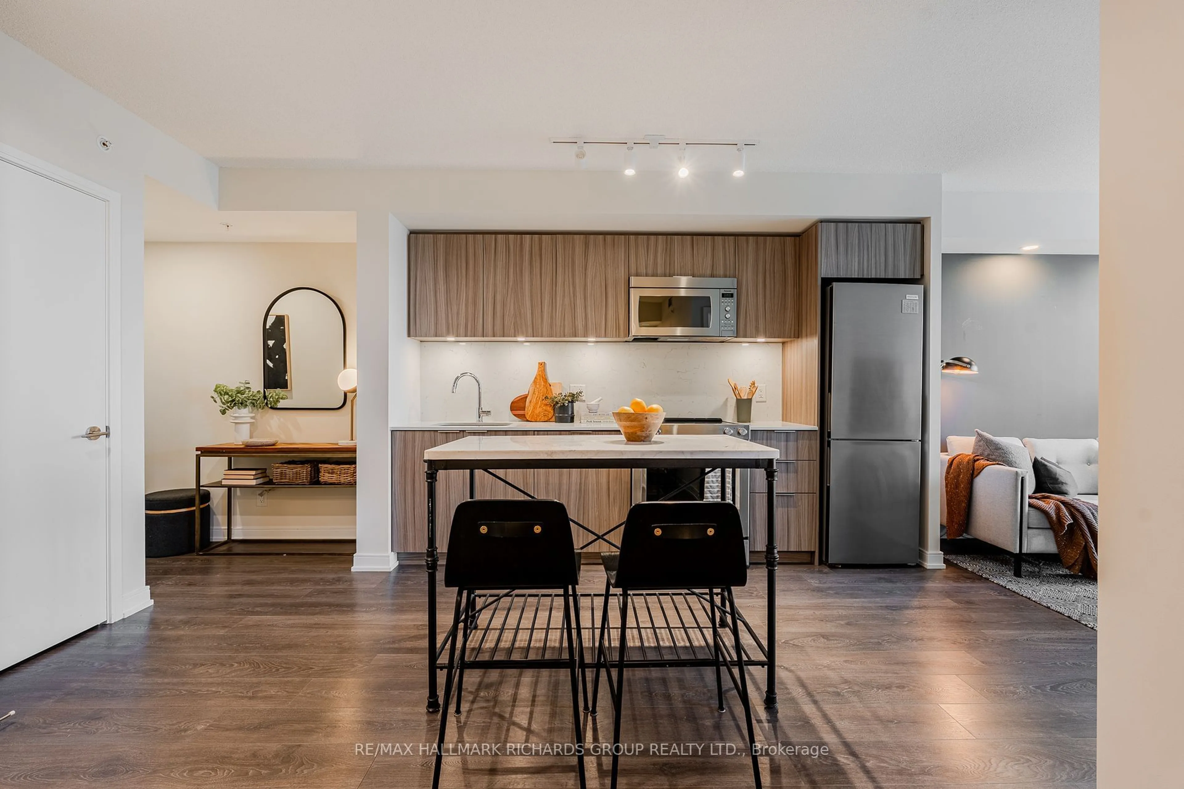 Open concept kitchen, wood/laminate floor for 30 Samuel Wood Way #1112, Toronto Ontario M9B 0C9