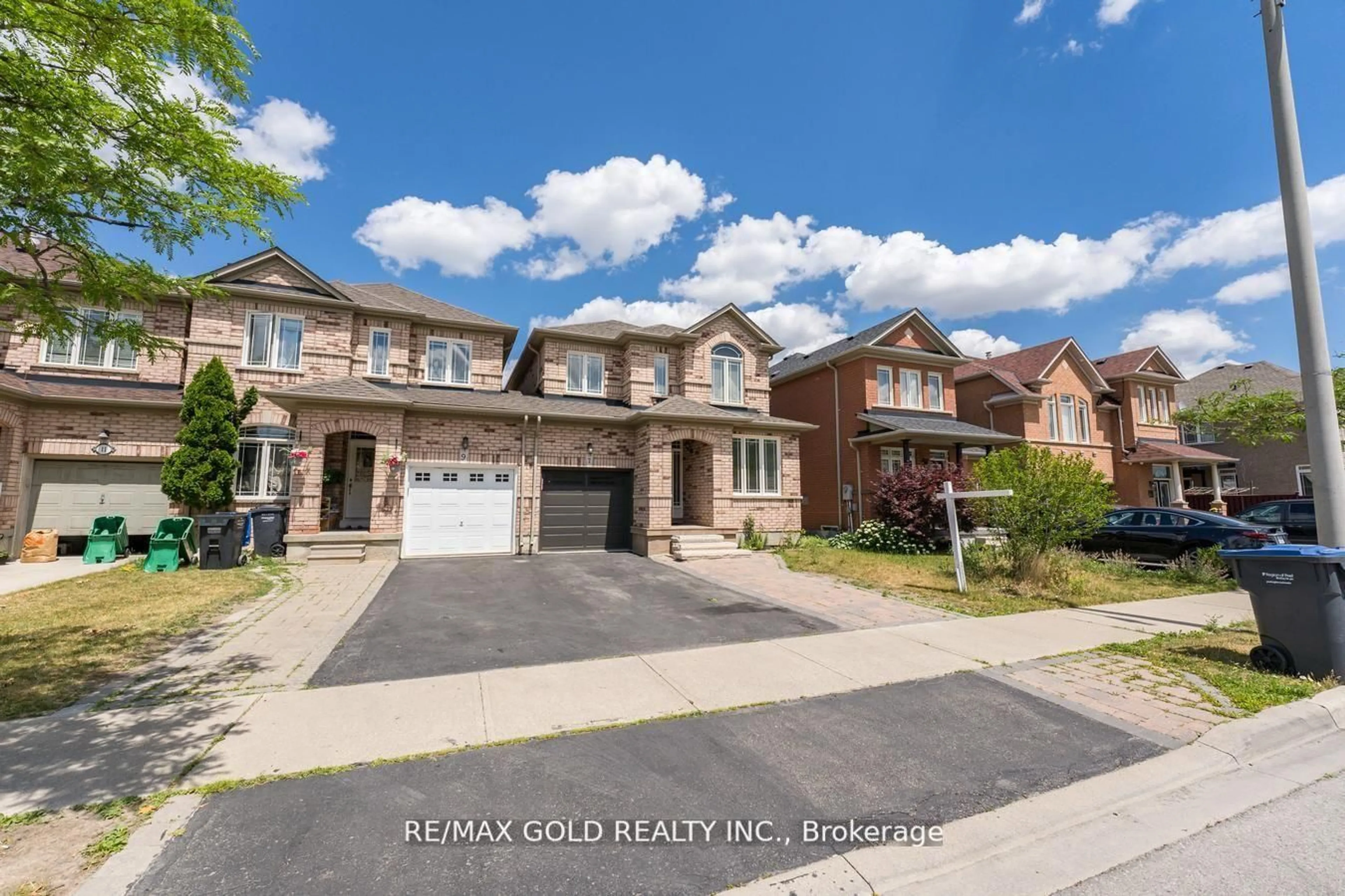 Home with brick exterior material, street for 7 Percy Gate, Brampton Ontario L7A 3S1