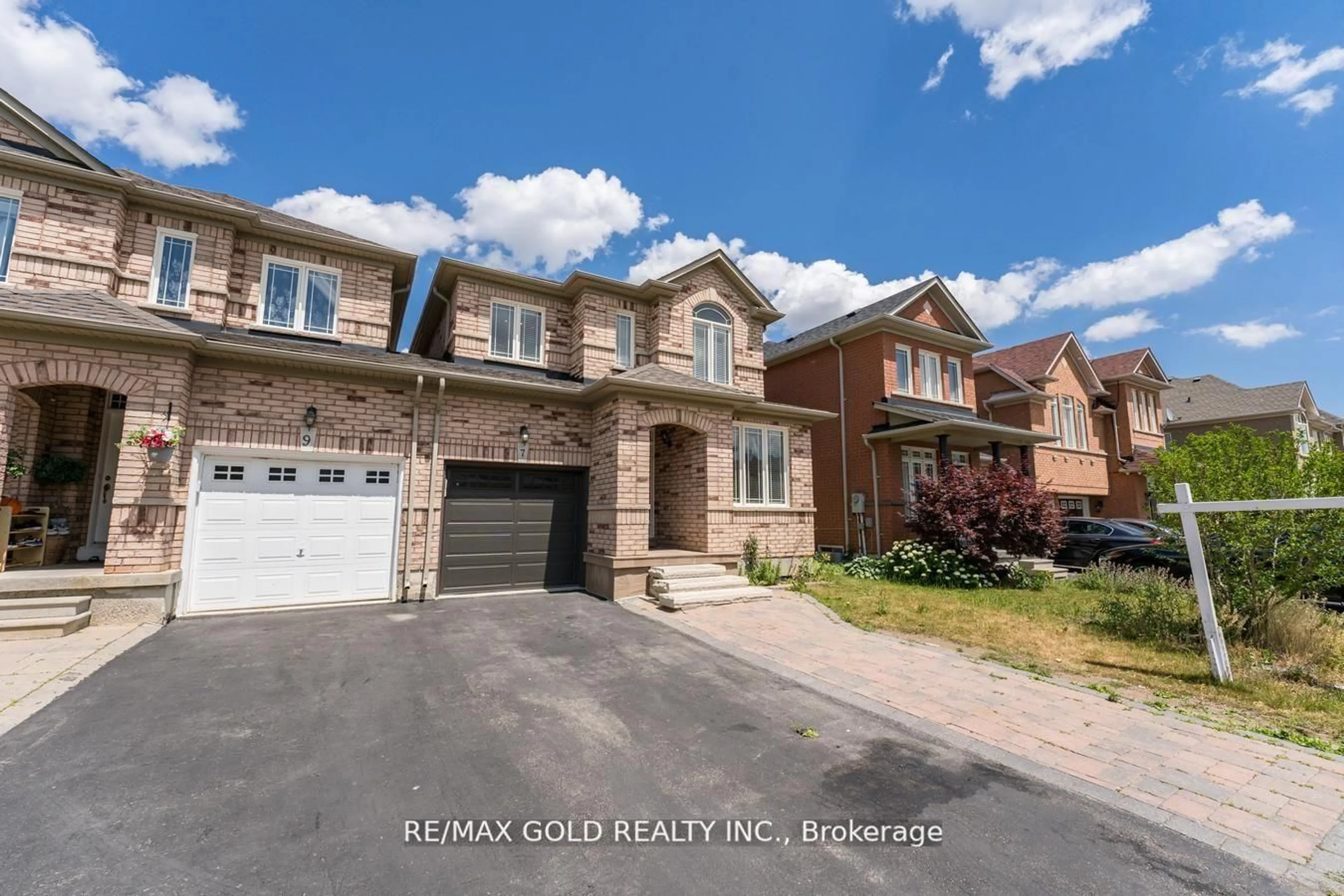 Home with brick exterior material, street for 7 Percy Gate, Brampton Ontario L7A 3S1