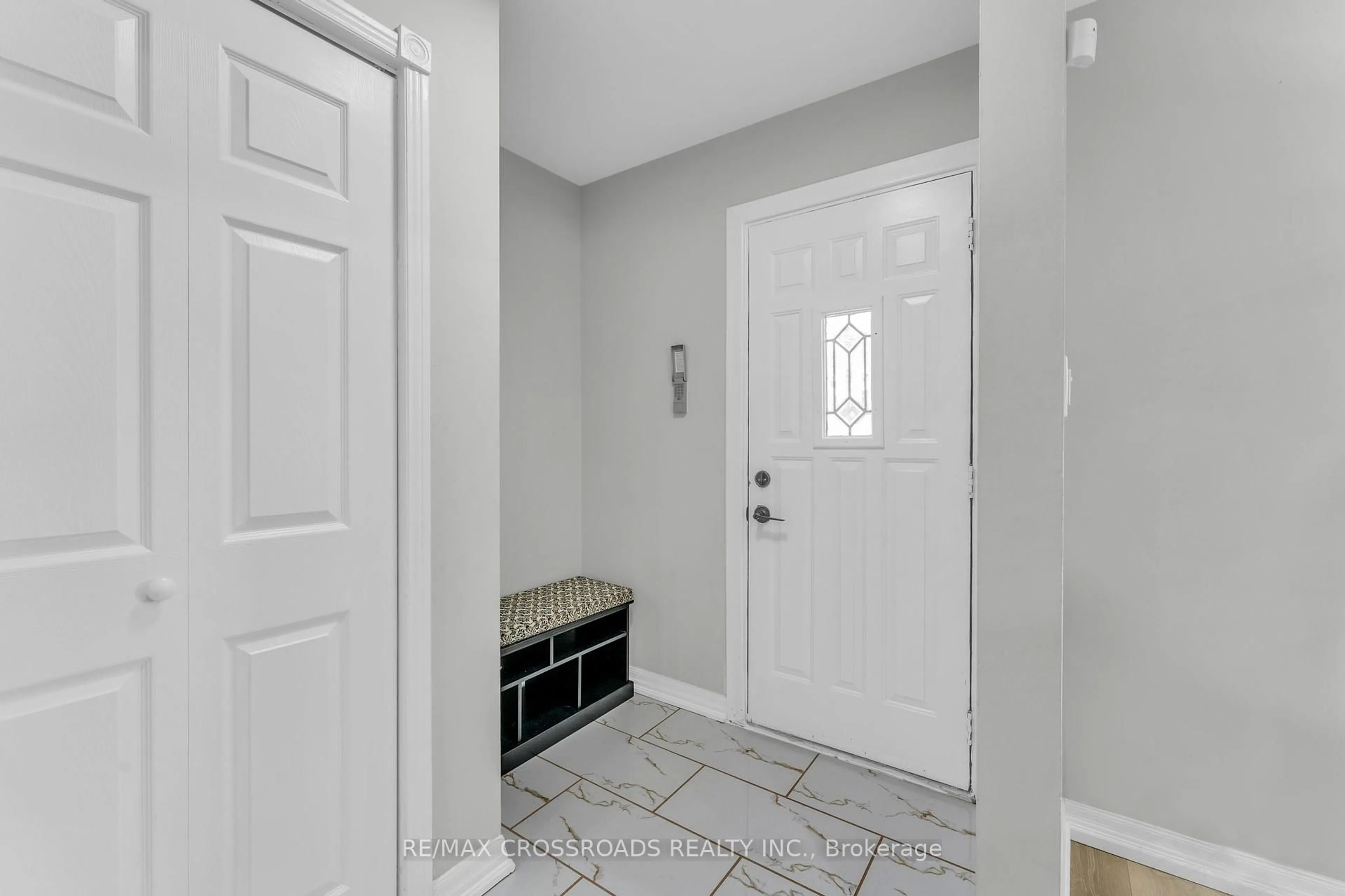 Indoor entryway for 4 Thyme Crt, Toronto Ontario M9V 3X7