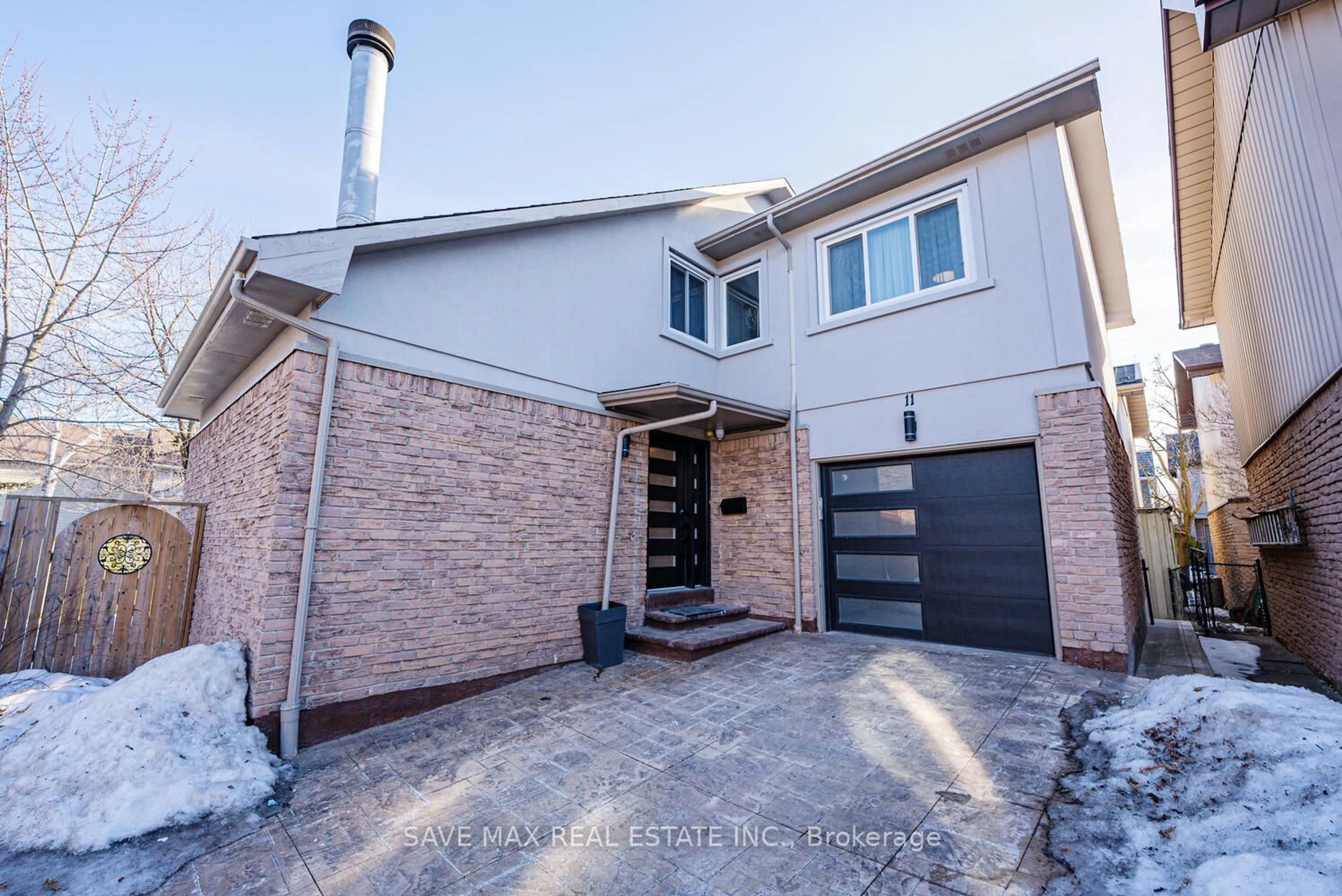 Home with brick exterior material, street for 11 Pierpont Pl, Mississauga Ontario L5N 5V1