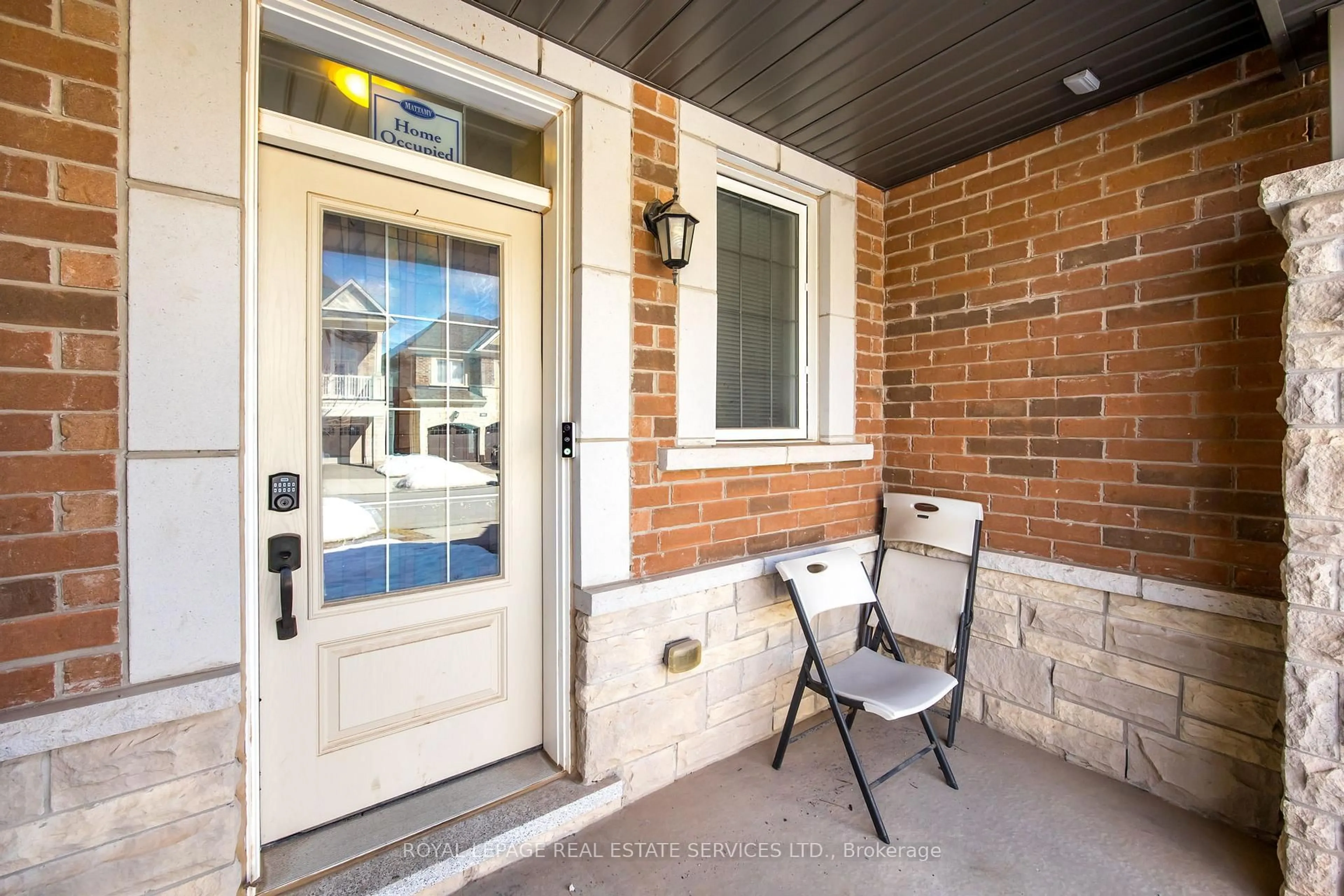 Indoor entryway for 142 Beaveridge Ave, Oakville Ontario L6H 7C3