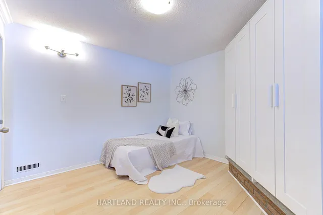 Additional property image - 4124 Dursley Cres