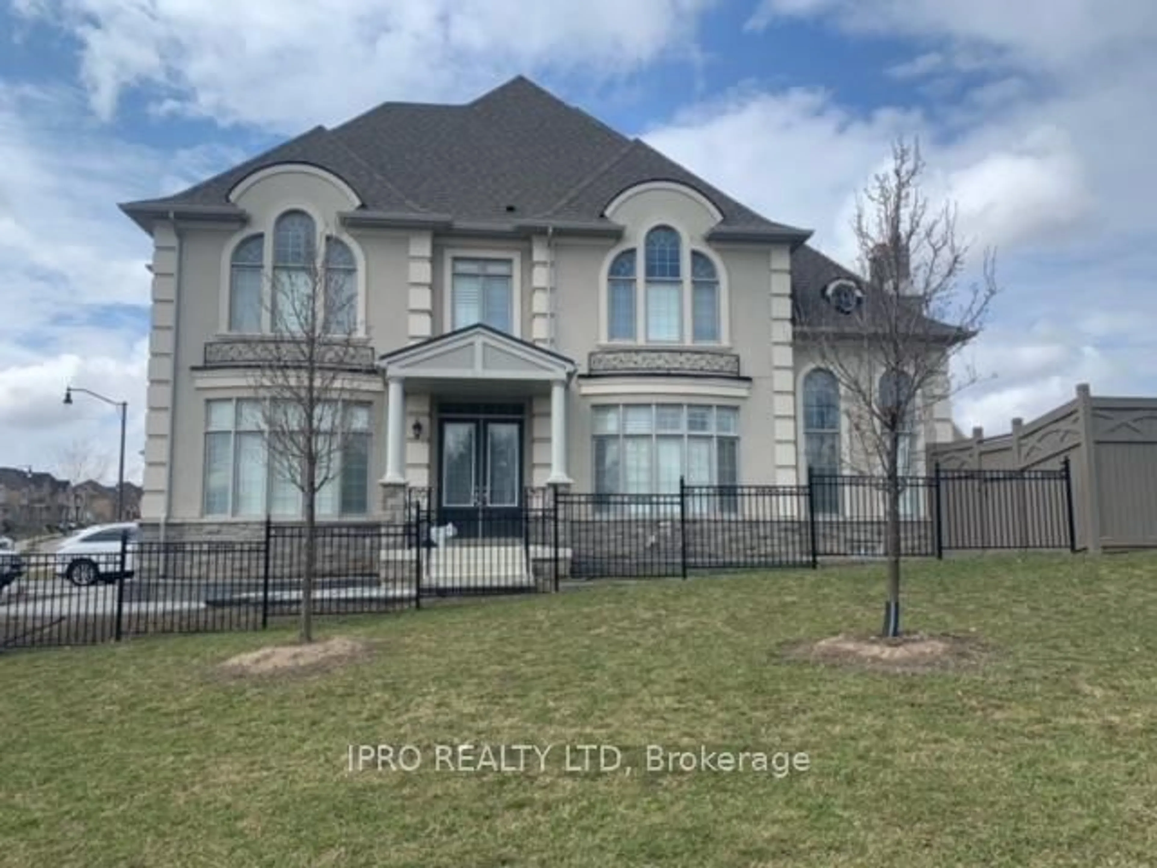 Home with brick exterior material, unknown for 1 Royal West Dr, Brampton Ontario L6X 2X3