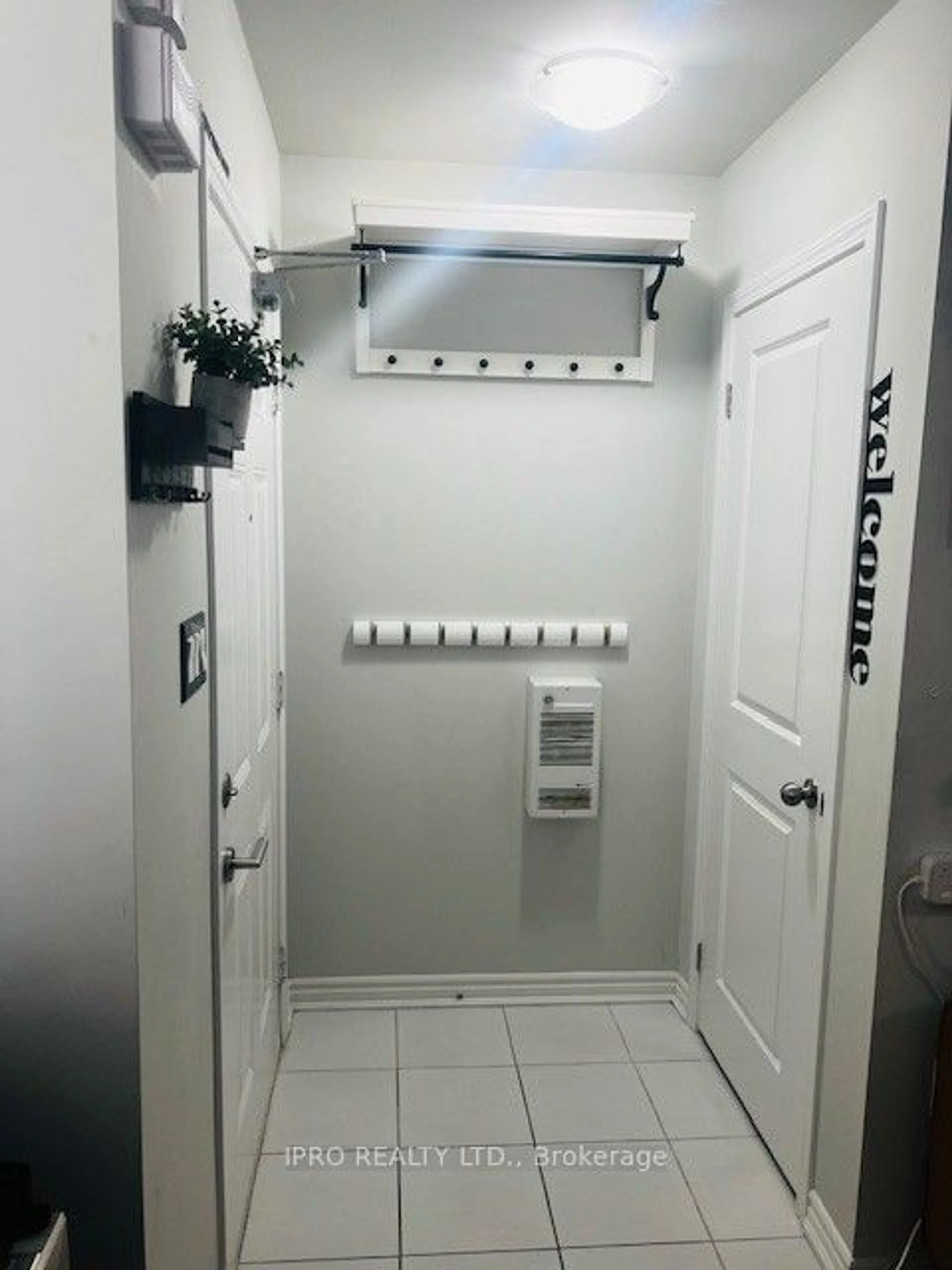 Indoor entryway for 2285 McNab Lane #7, Mississauga Ontario L5J 0B3