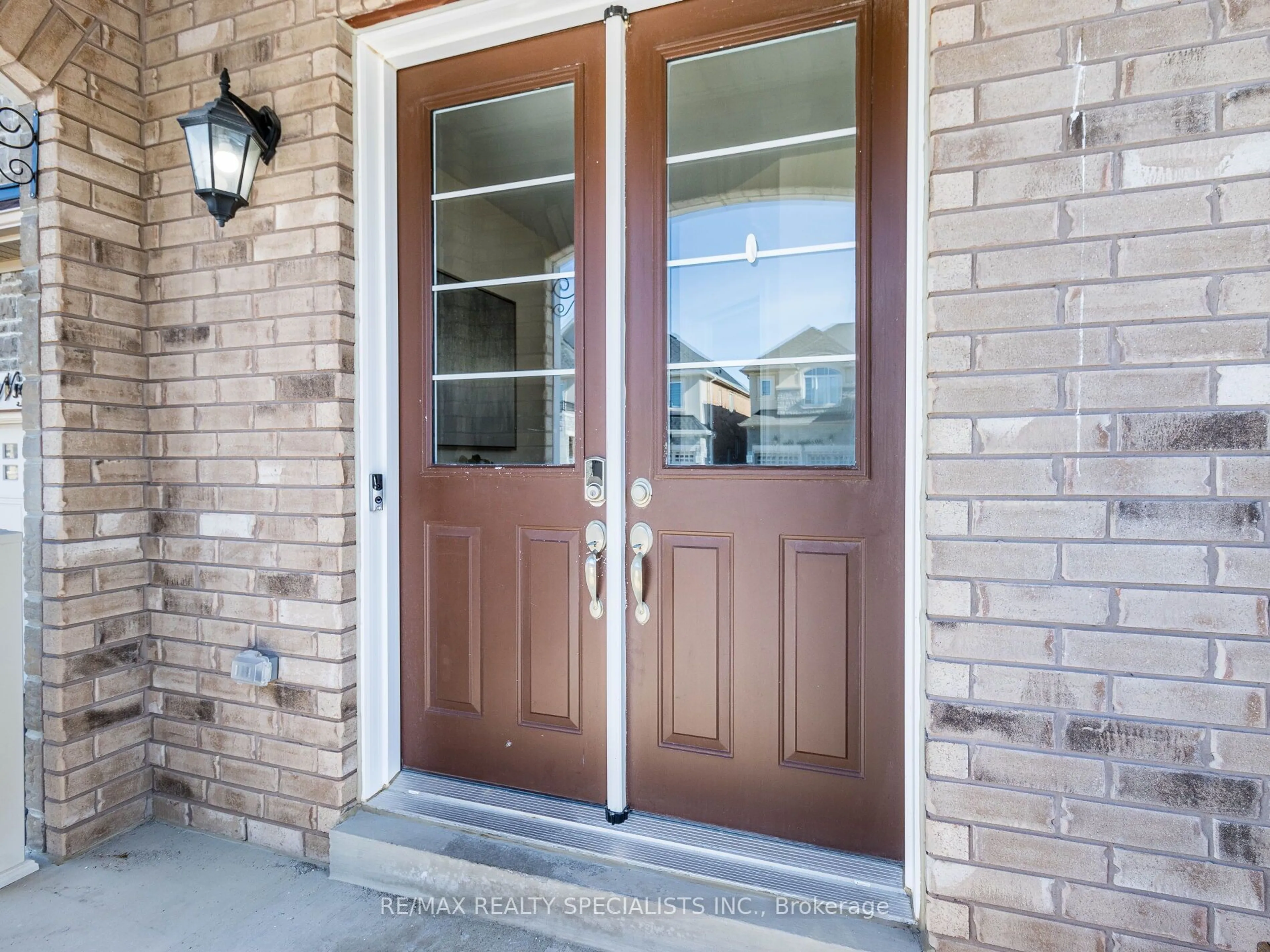 Indoor entryway for 21 Nightjar Dr, Brampton Ontario L7A 5A1