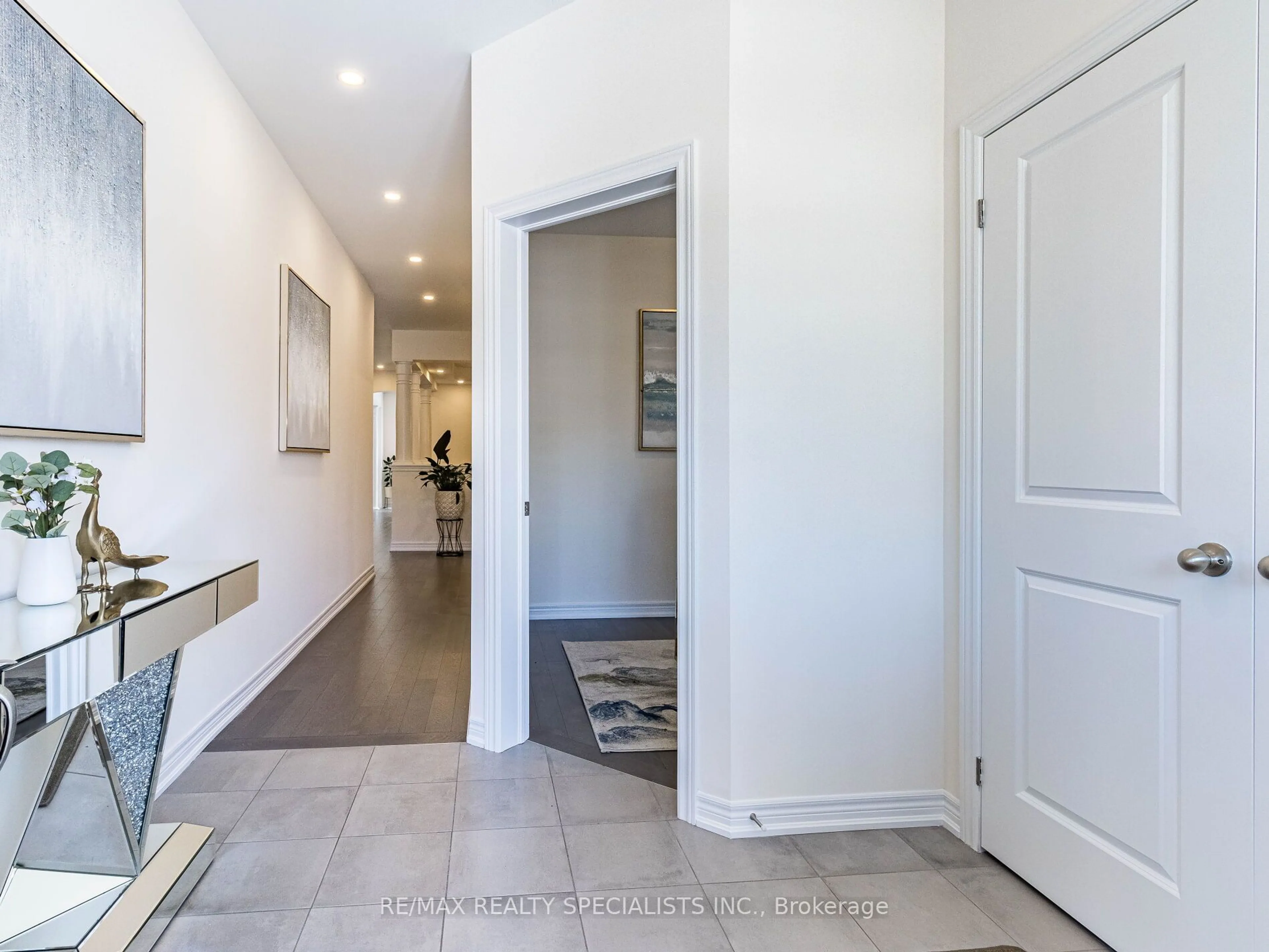 Indoor entryway for 21 Nightjar Dr, Brampton Ontario L7A 5A1