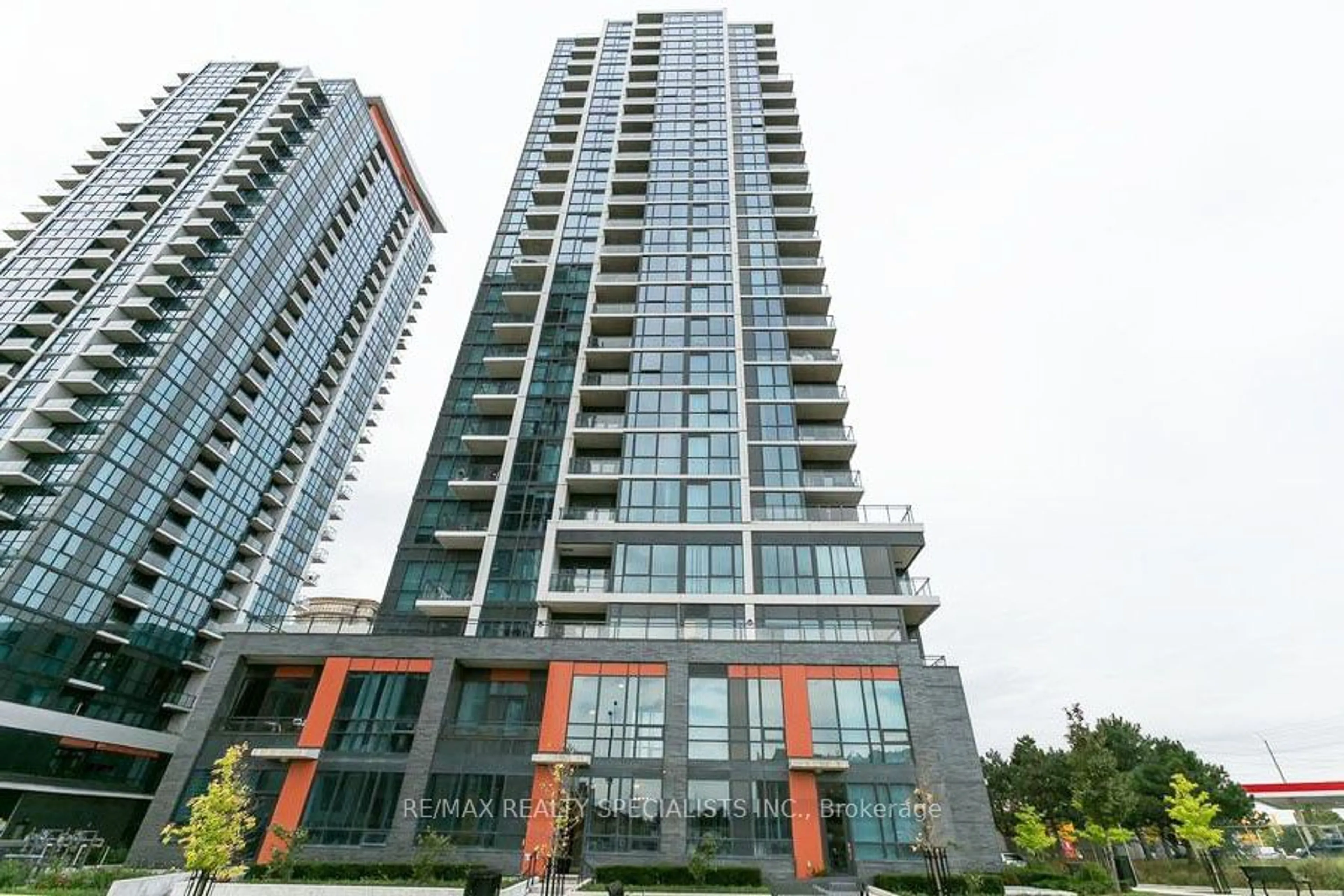 Patio, building for 55 Eglinton Ave #405, Mississauga Ontario L5R 0E4