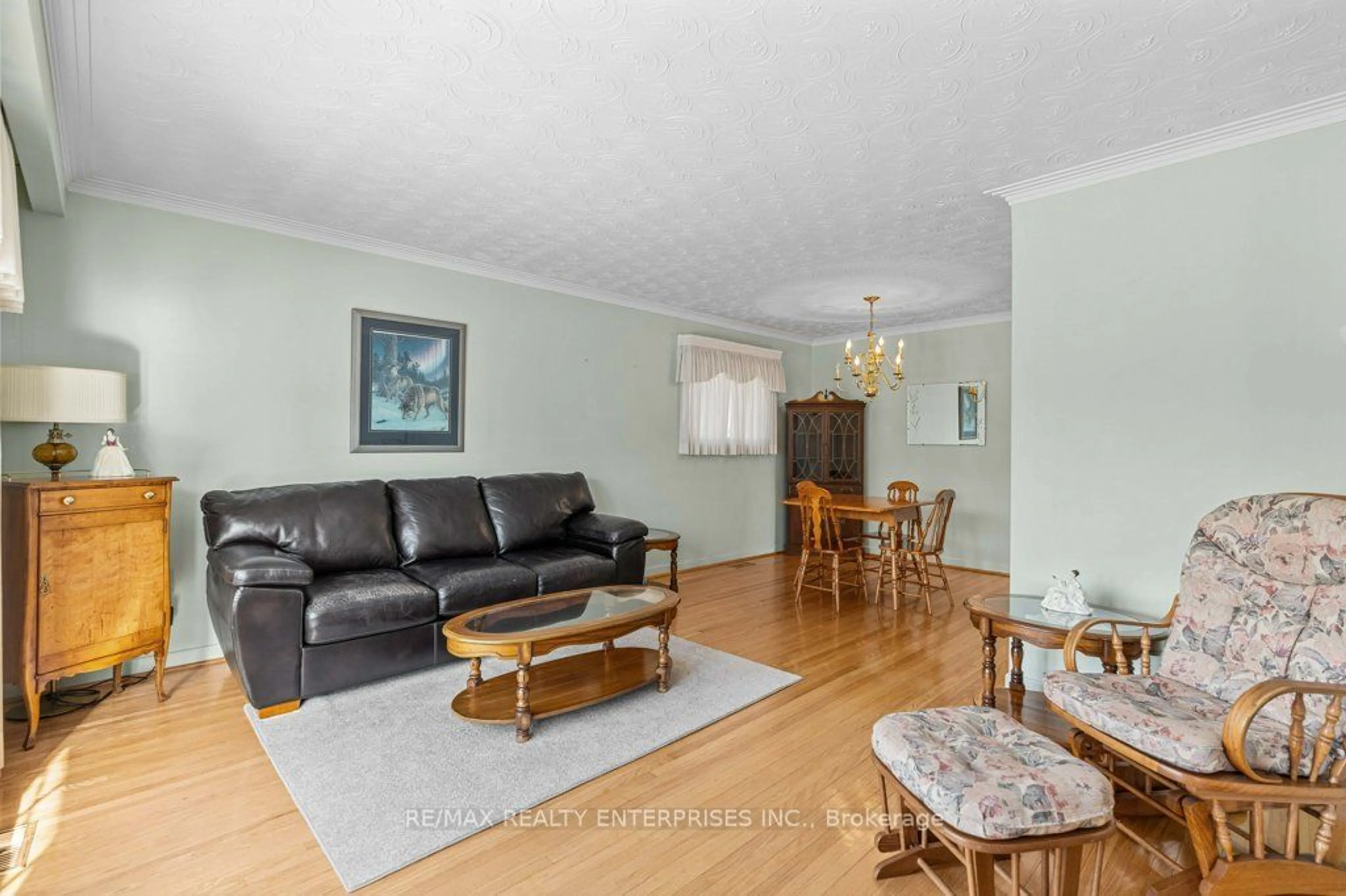 Living room with furniture, wood/laminate floor for 1 Beatty Ave, Brampton Ontario L6W 2H8