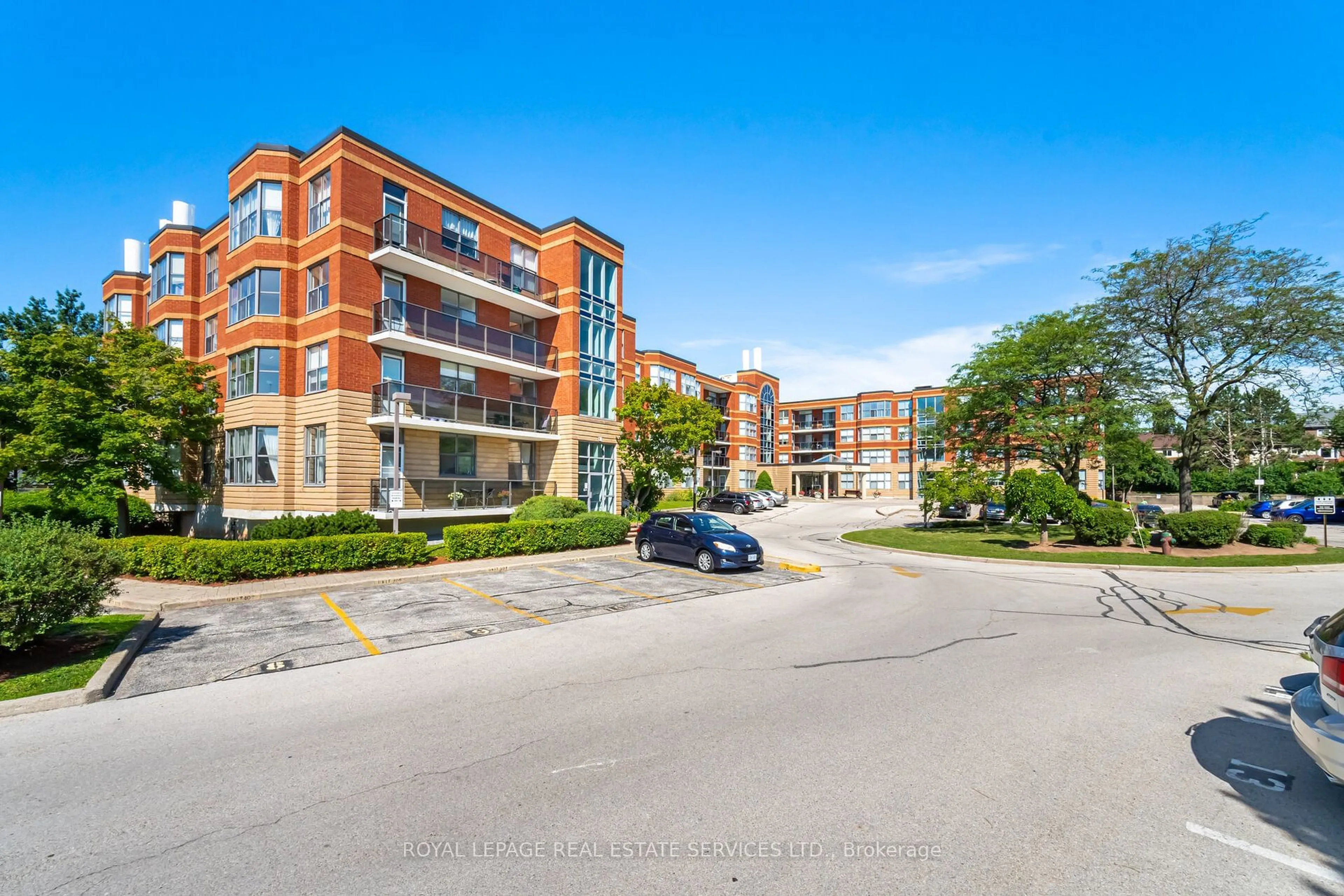 A pic from outside/outdoor area/front of a property/back of a property/a pic from drone, street for 2199 Sixth Line #206, Oakville Ontario L6H 5V3