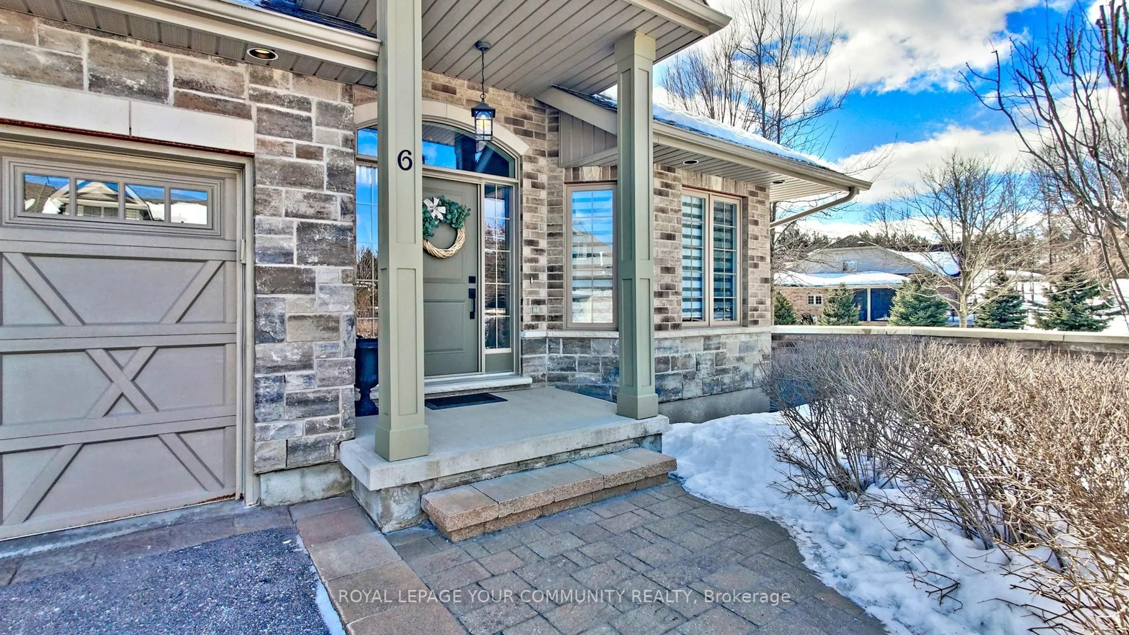 Indoor entryway for 10 Reddington Dr #6, Caledon Ontario L7E 4C3