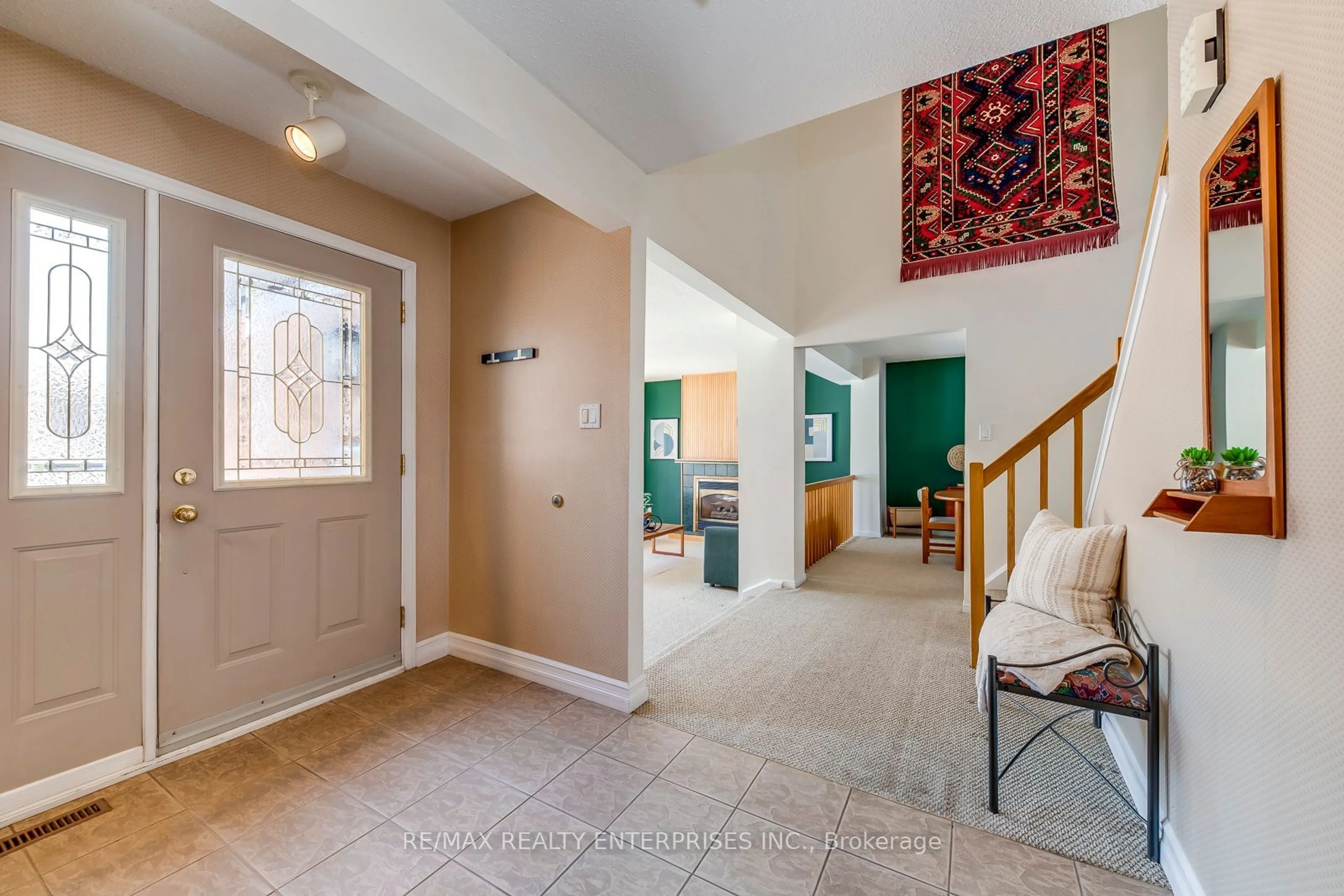 Indoor entryway for 1675 Medallion Crt, Mississauga Ontario L5J 4E9