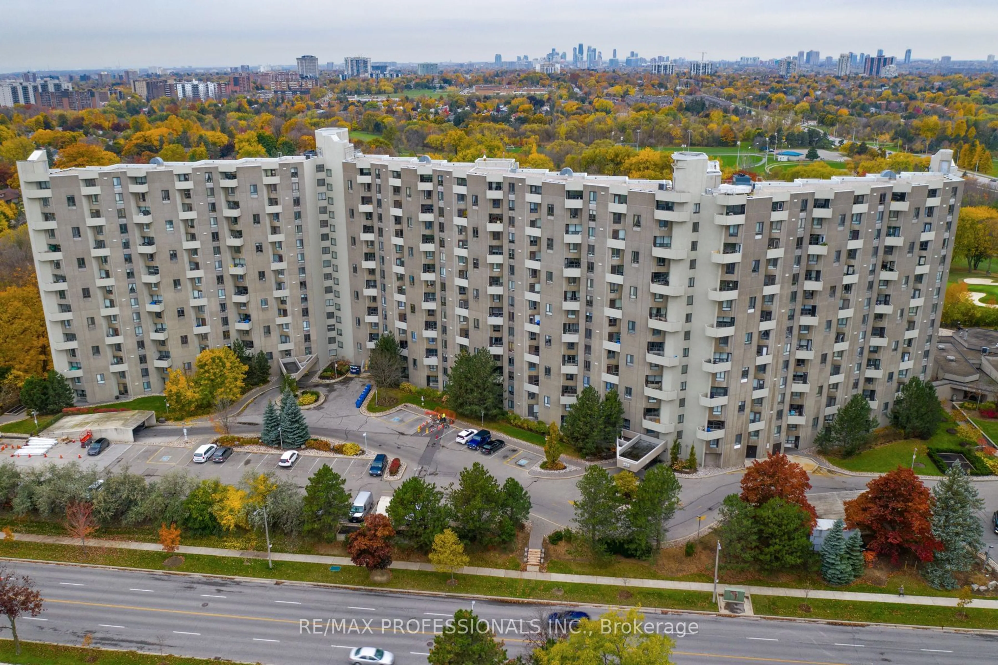 A pic from outside/outdoor area/front of a property/back of a property/a pic from drone, city buildings view from balcony for 288 Mill Rd #E46, Toronto Ontario M9C 4X7