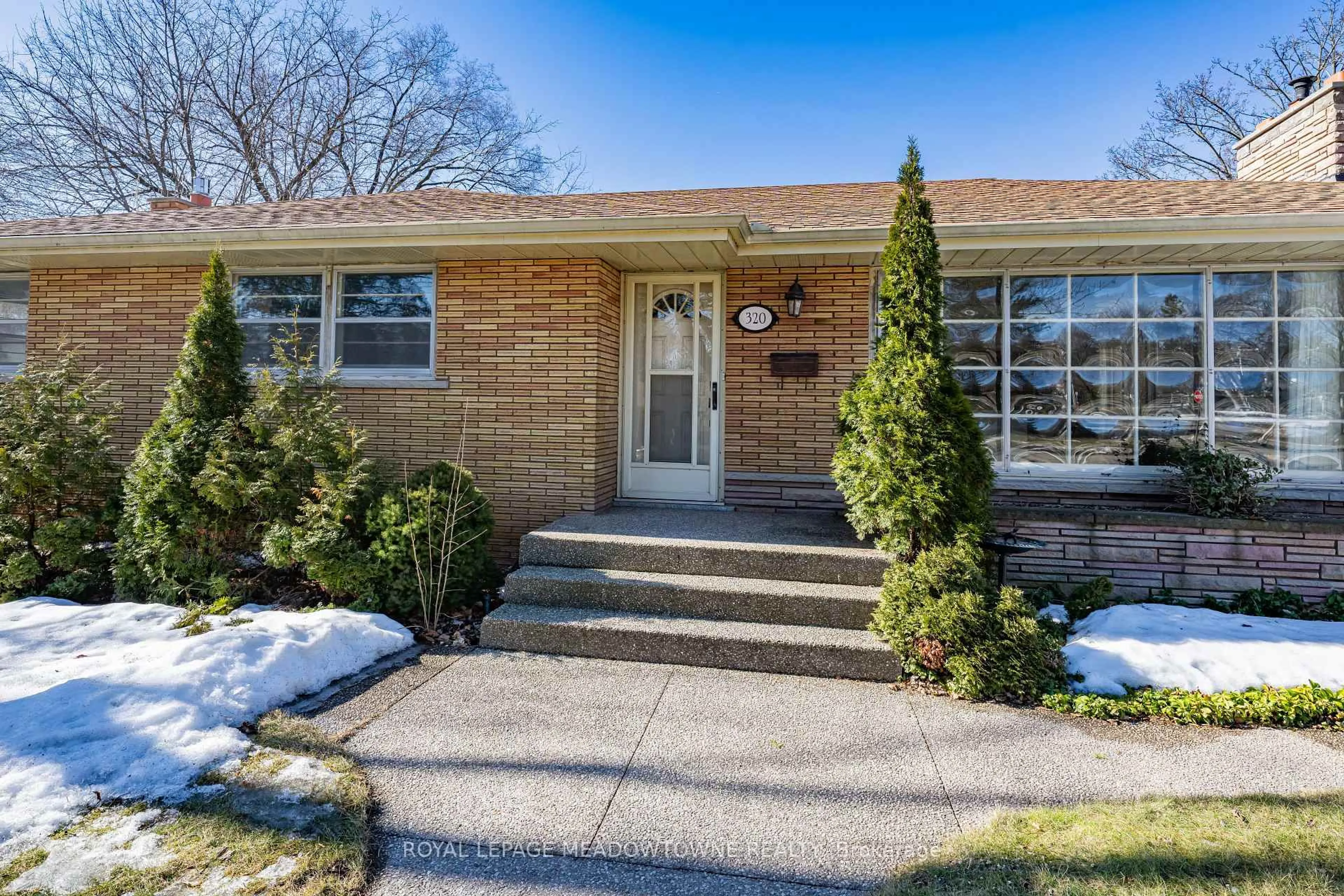 Home with brick exterior material, street for 320 South Crt, Burlington Ontario L7N 1S7