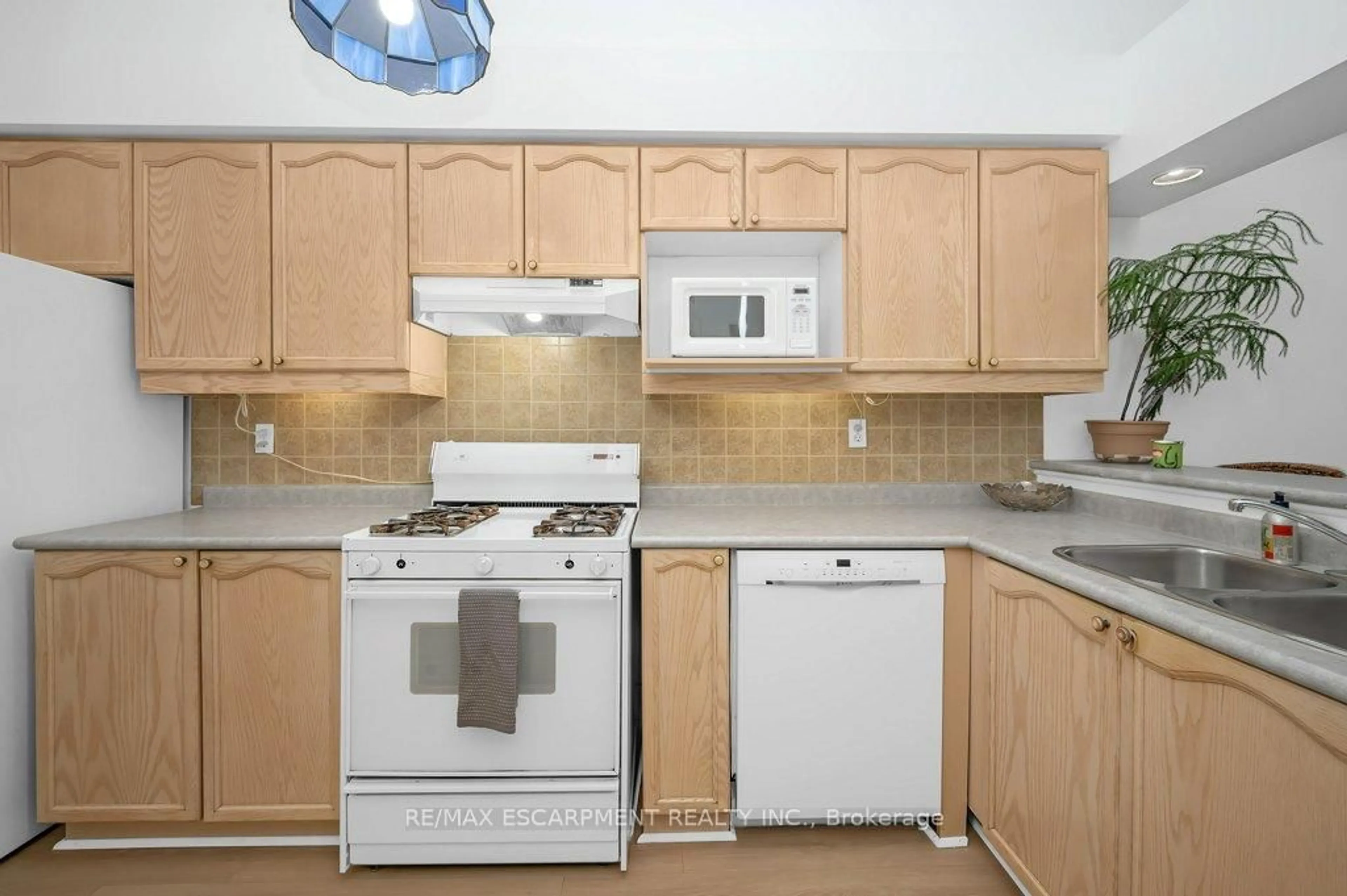 Standard kitchen, unknown for 101 Bristol Rd #224, Mississauga Ontario L4Z 3P4