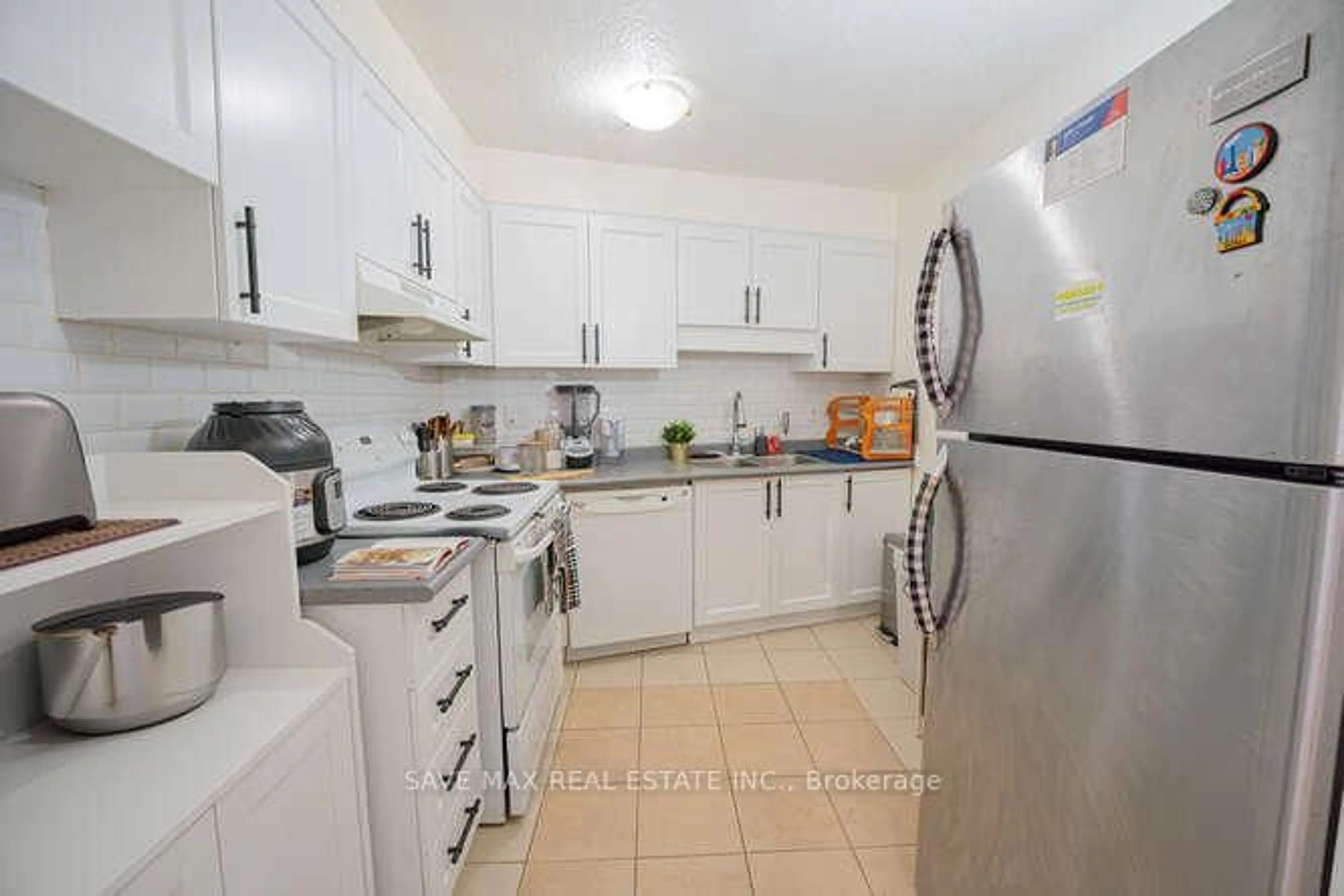 Standard kitchen, unknown for 20 Mississauga Valley Blvd #1205, Mississauga Ontario L5A 3S1