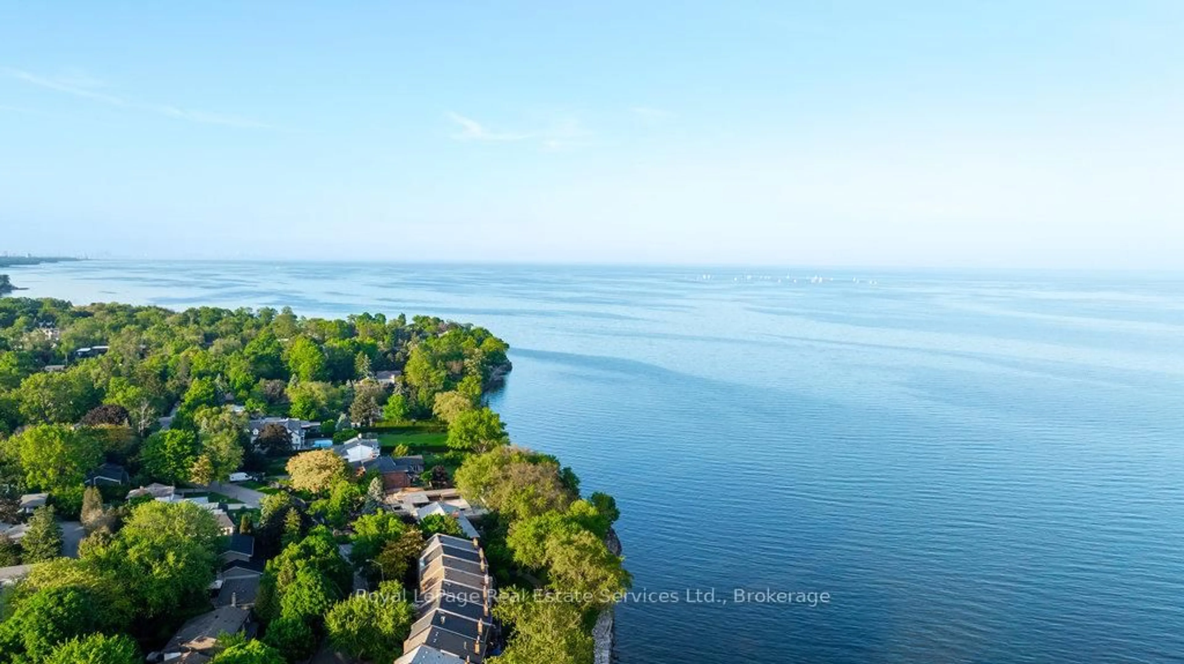 A pic from outside/outdoor area/front of a property/back of a property/a pic from drone, water/lake/river/ocean view for 2086 Lakeshore Rd, Oakville Ontario L6L 1G8