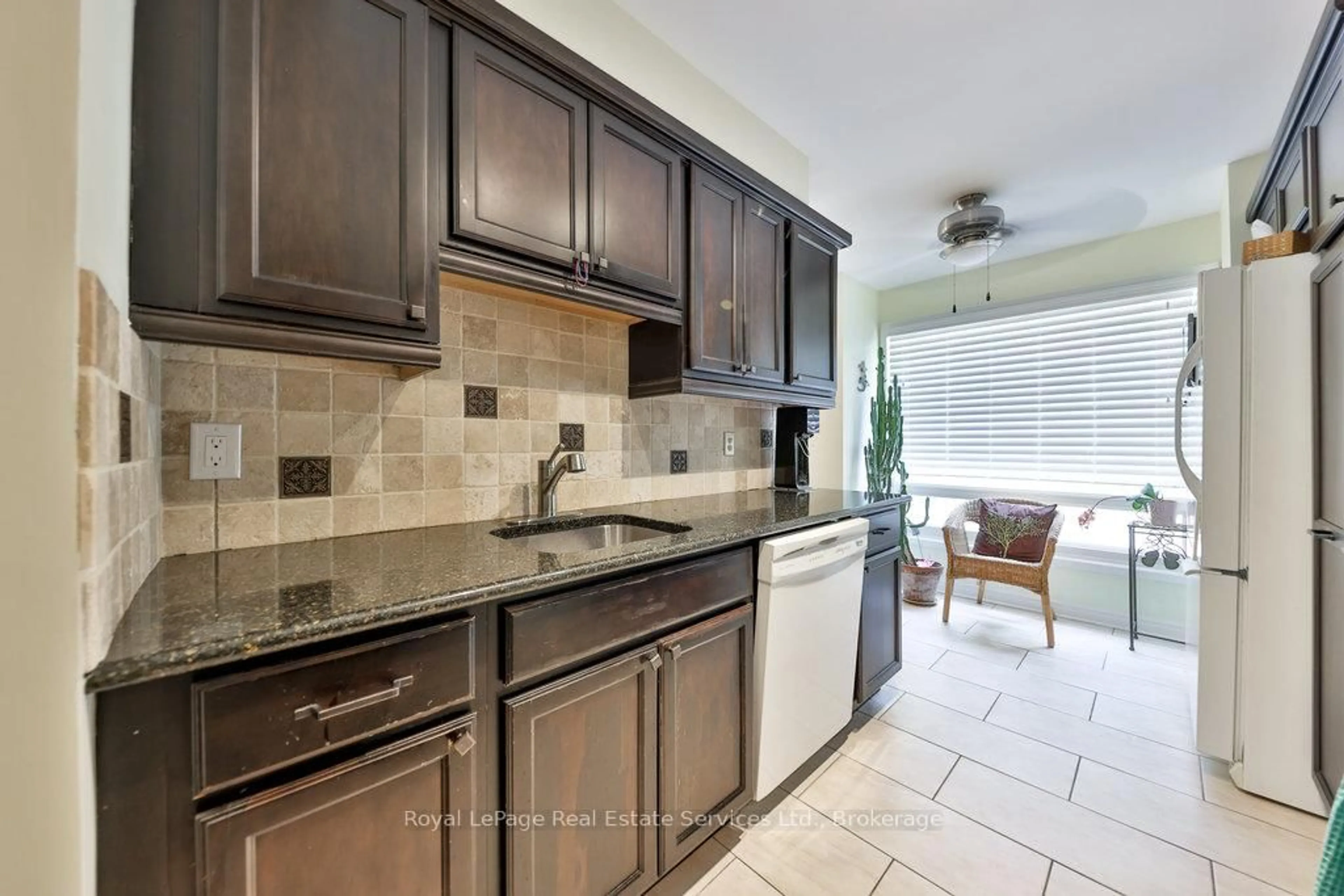 Open concept kitchen, ceramic/tile floor for 2086 Lakeshore Rd, Oakville Ontario L6L 1G8