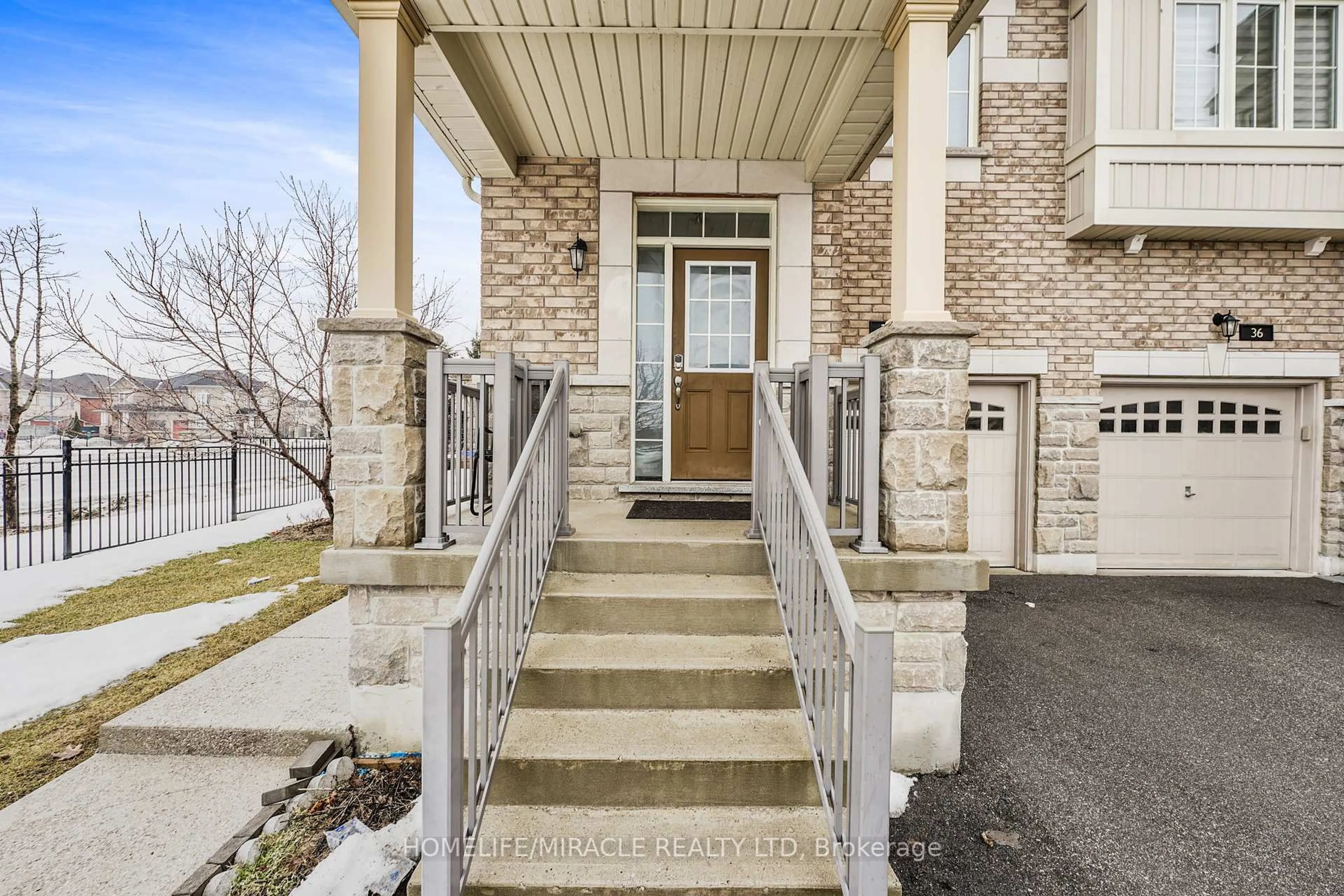 Indoor entryway for 34 Bernadino St, Brampton Ontario L6P 4G1