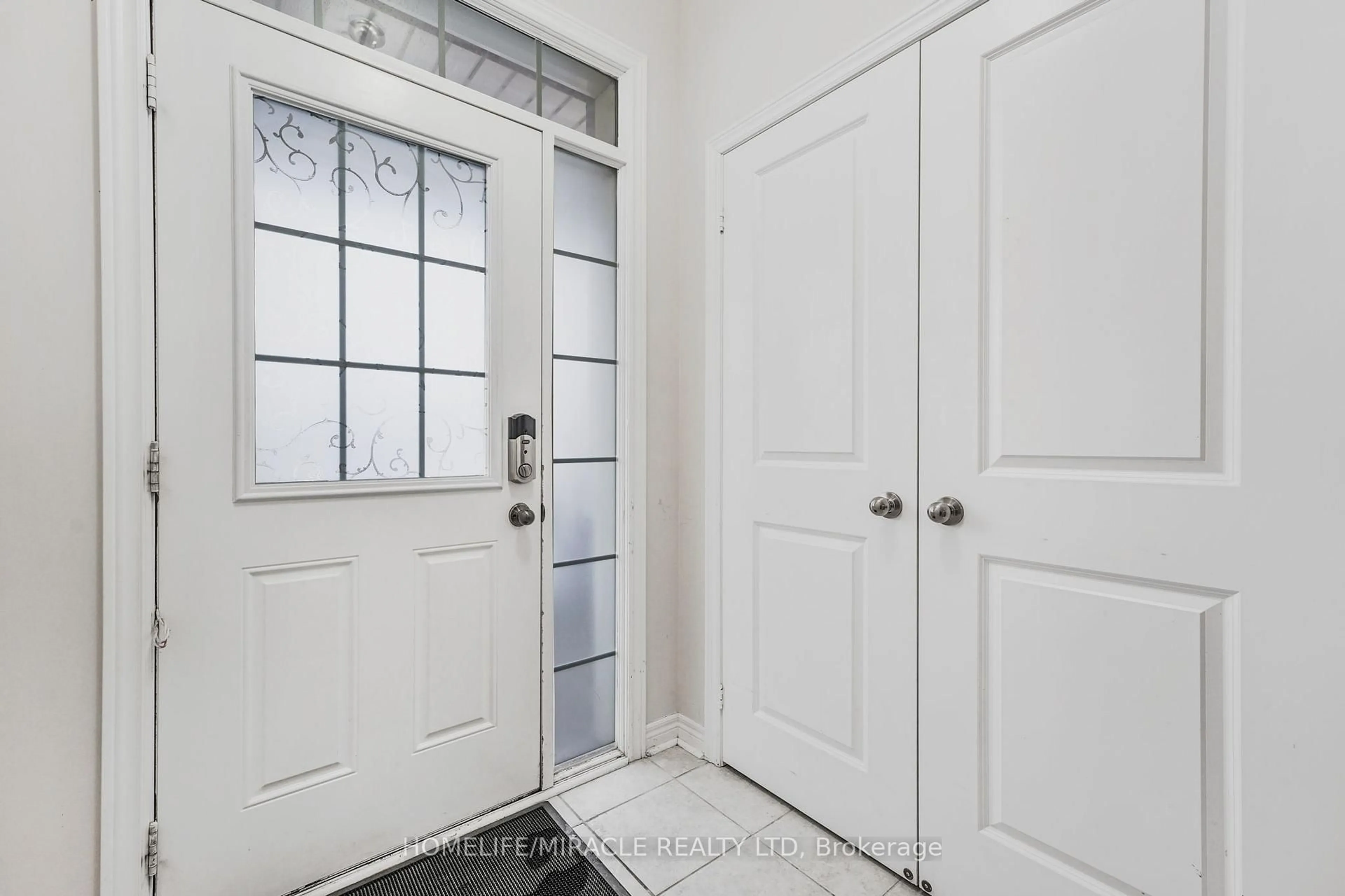 Indoor entryway for 34 Bernadino St, Brampton Ontario L6P 4G1