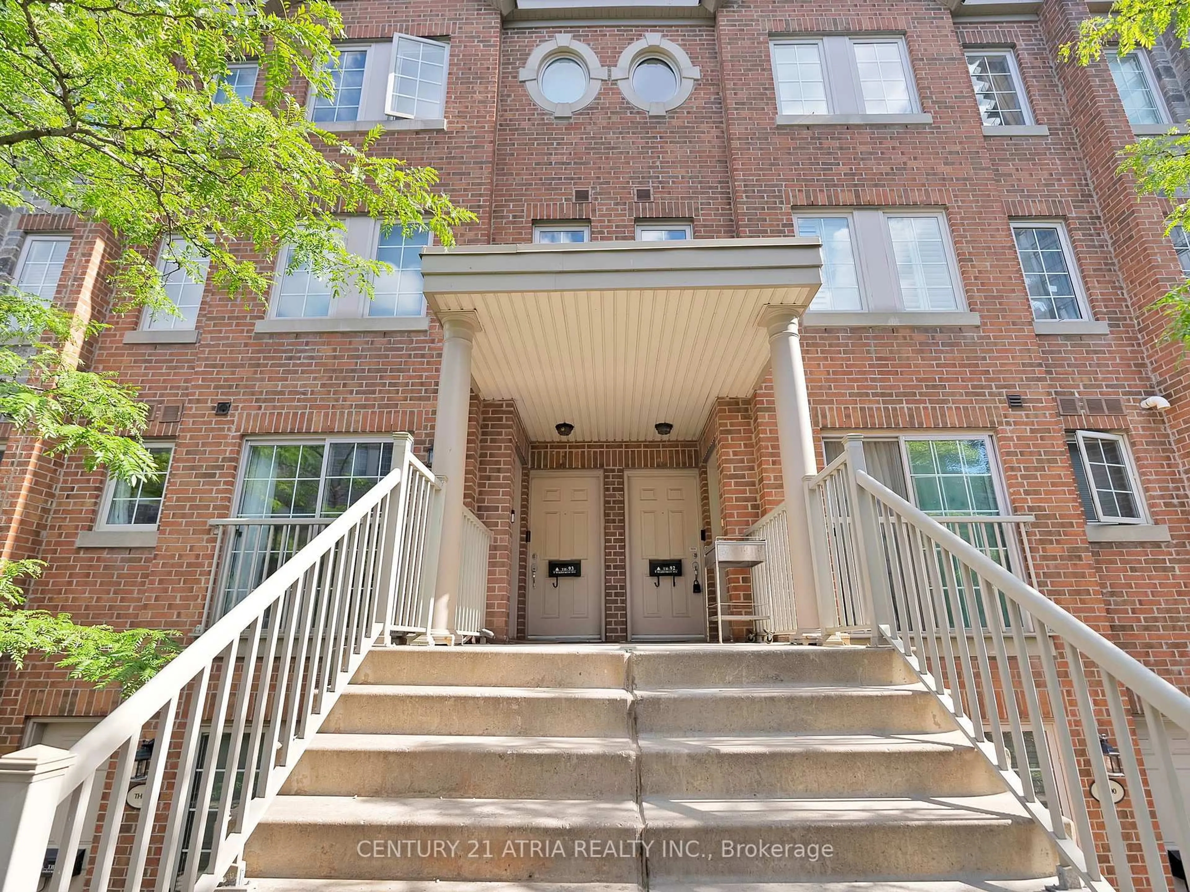 Indoor foyer for 9 Windermere Ave #Th94, Toronto Ontario M6S 5A4