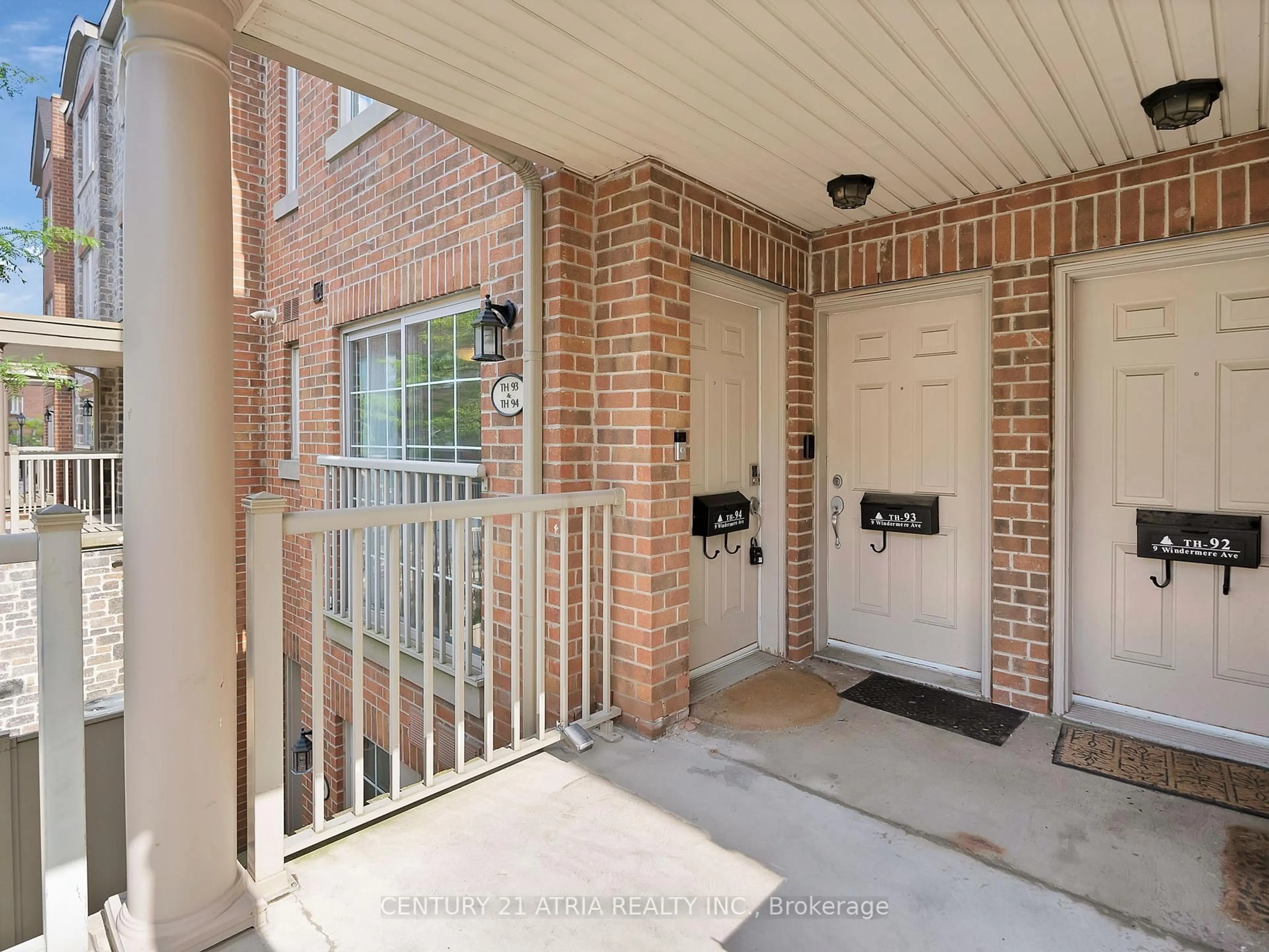 Indoor entryway for 9 Windermere Ave #Th94, Toronto Ontario M6S 5A4