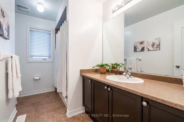 Additional property image - 1327 Ruddy Cres