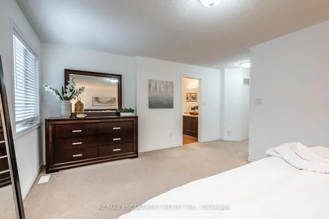 Additional property image - 1327 Ruddy Cres