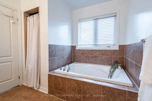 Additional property image - 1327 Ruddy Cres