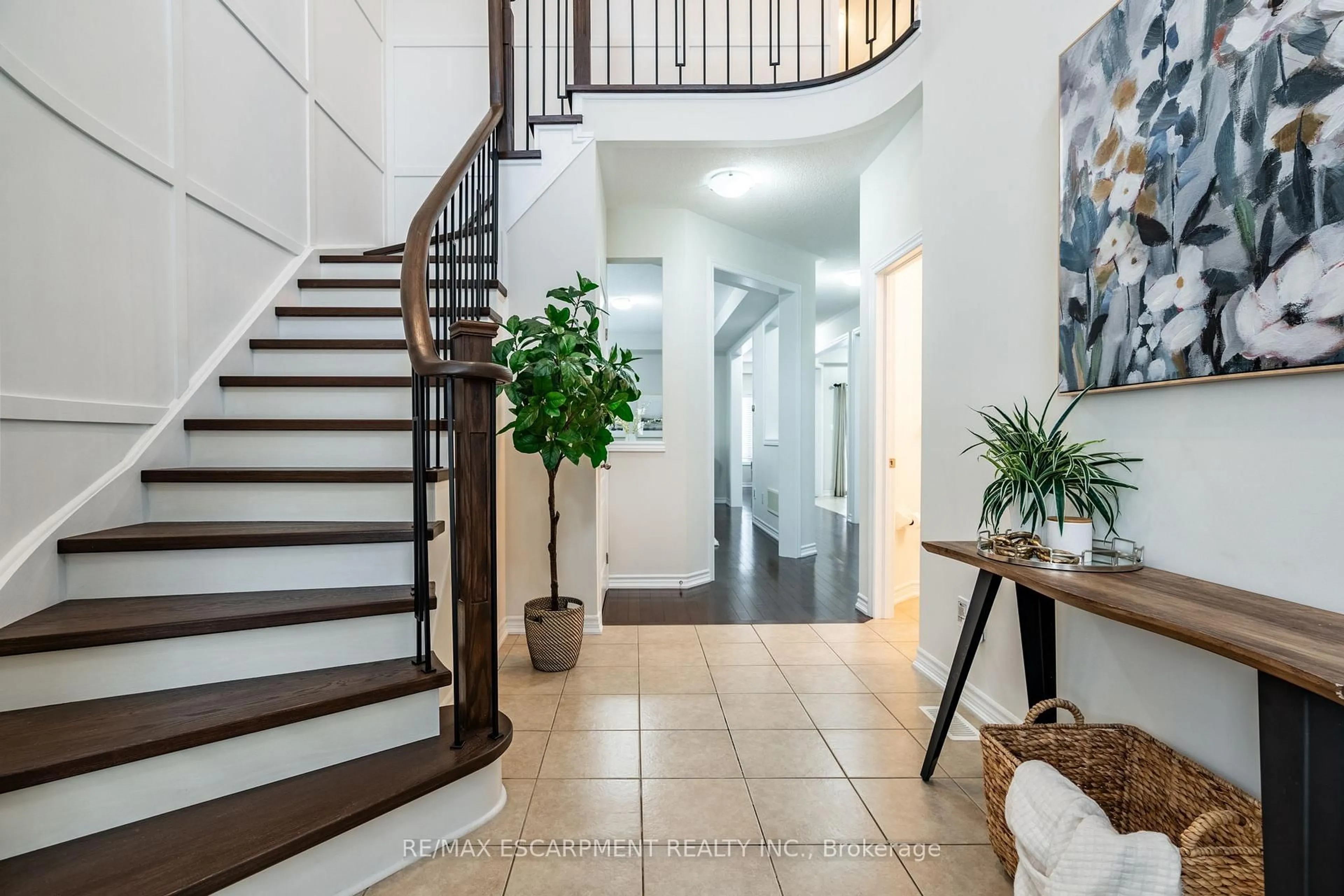 Indoor entryway for 1327 Ruddy Cres, Milton Ontario L9T 8M3