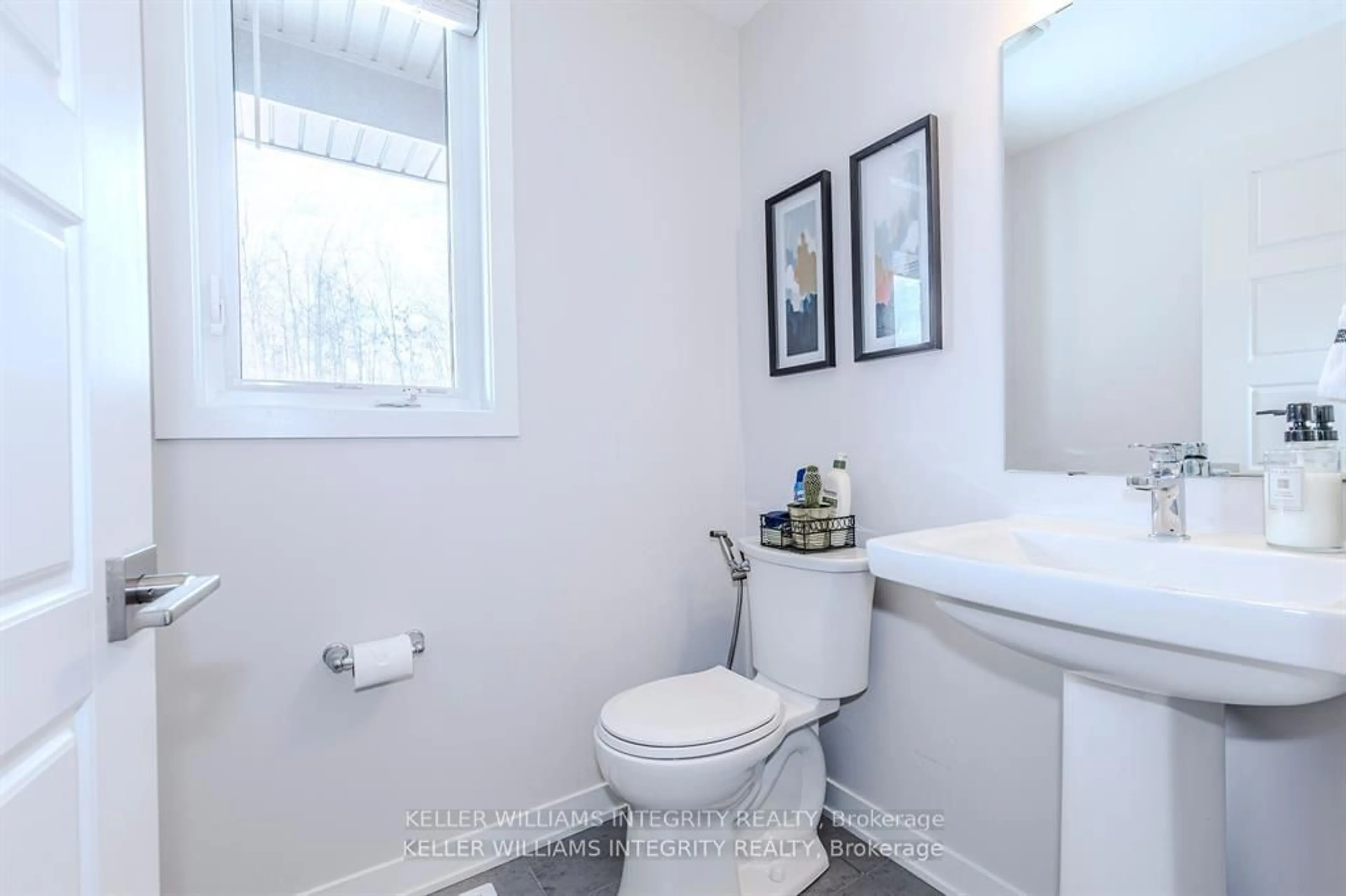 Standard bathroom, ceramic/tile floor for 841 Derreen Ave, Stittsville - Munster - Richmond Ontario K2S 3A7