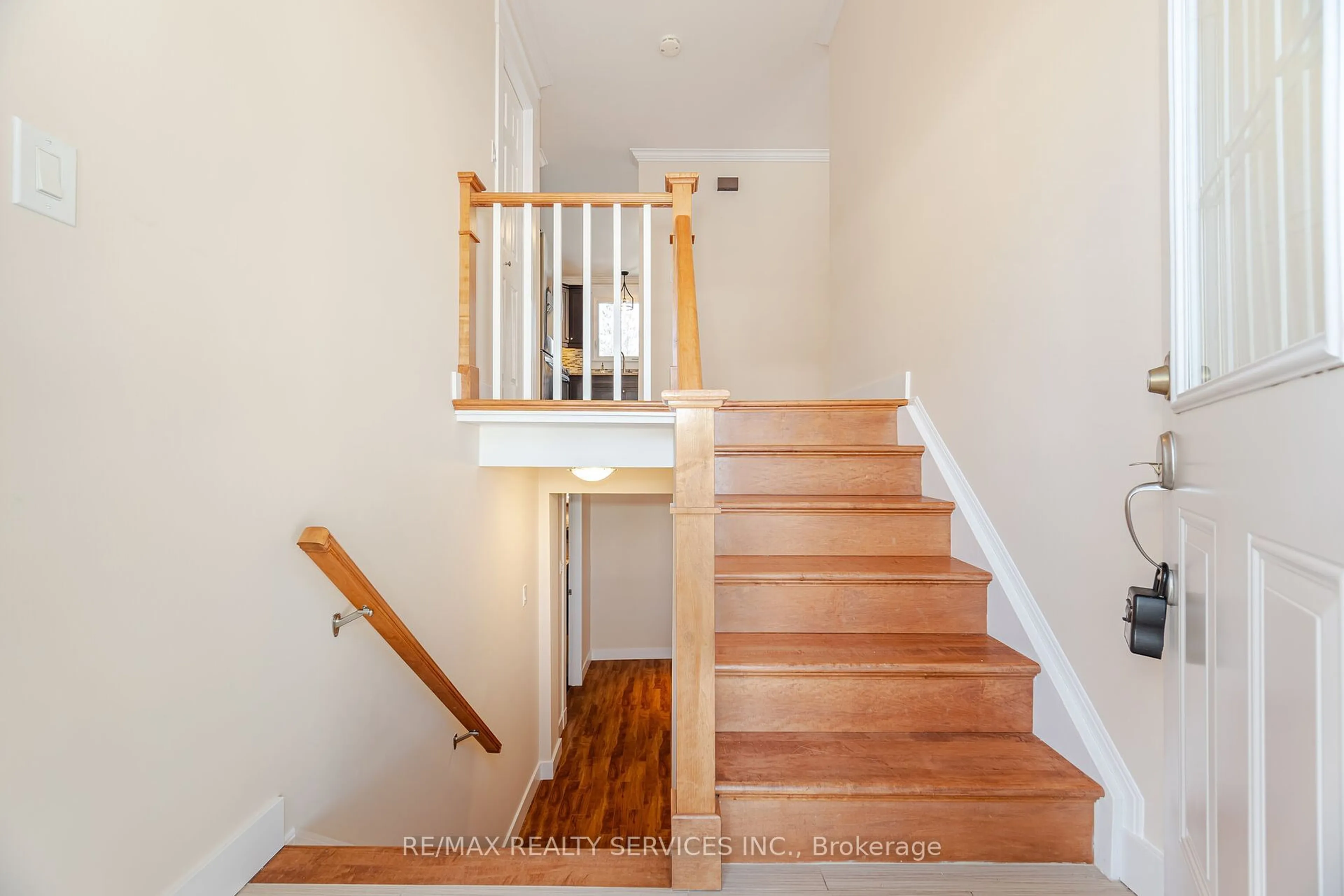 Stairs for 7 Avonmore Cres, Orangeville Ontario L9W 3C2