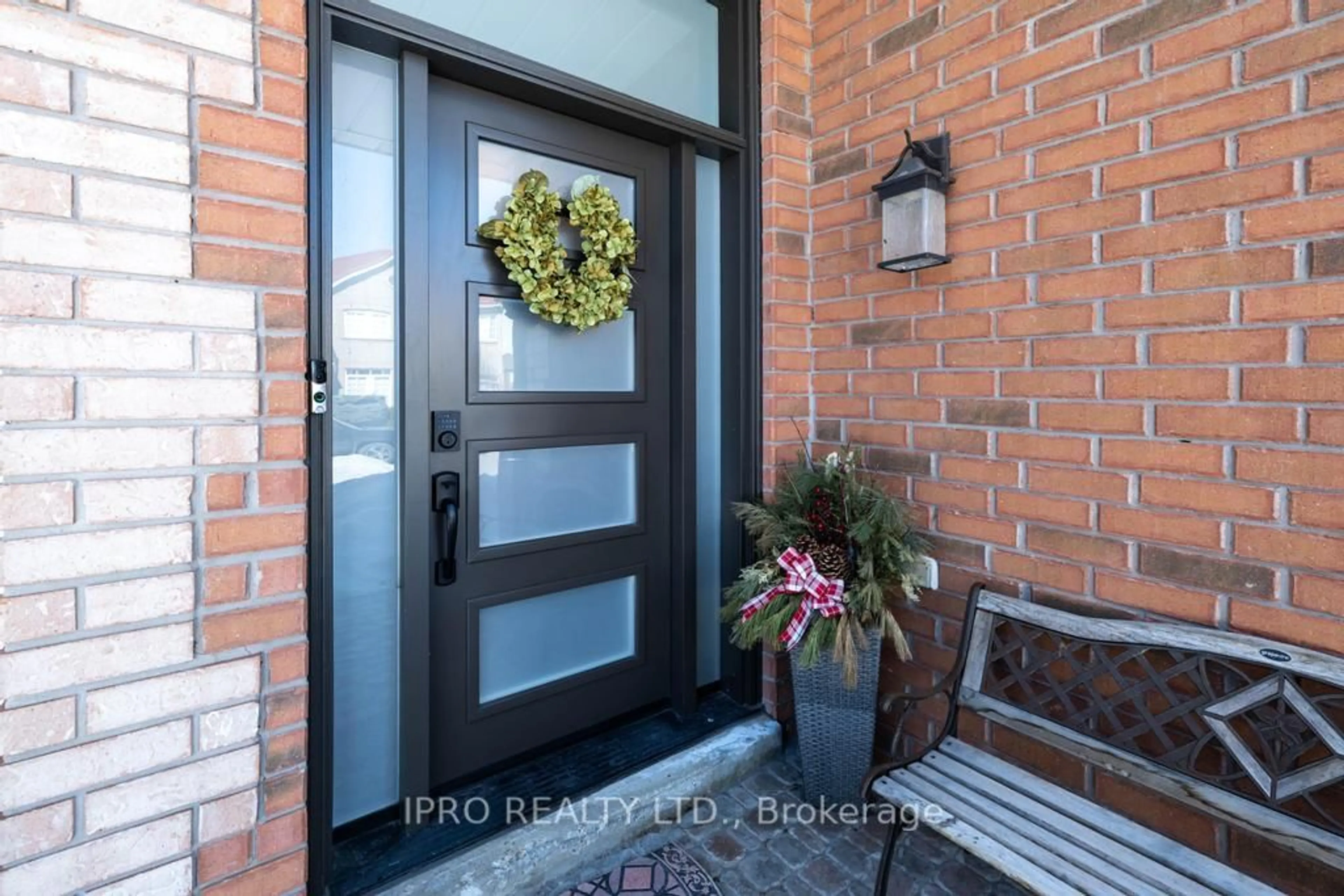 Indoor entryway for 62 Masters Green Cres, Brampton Ontario L7A 3K5