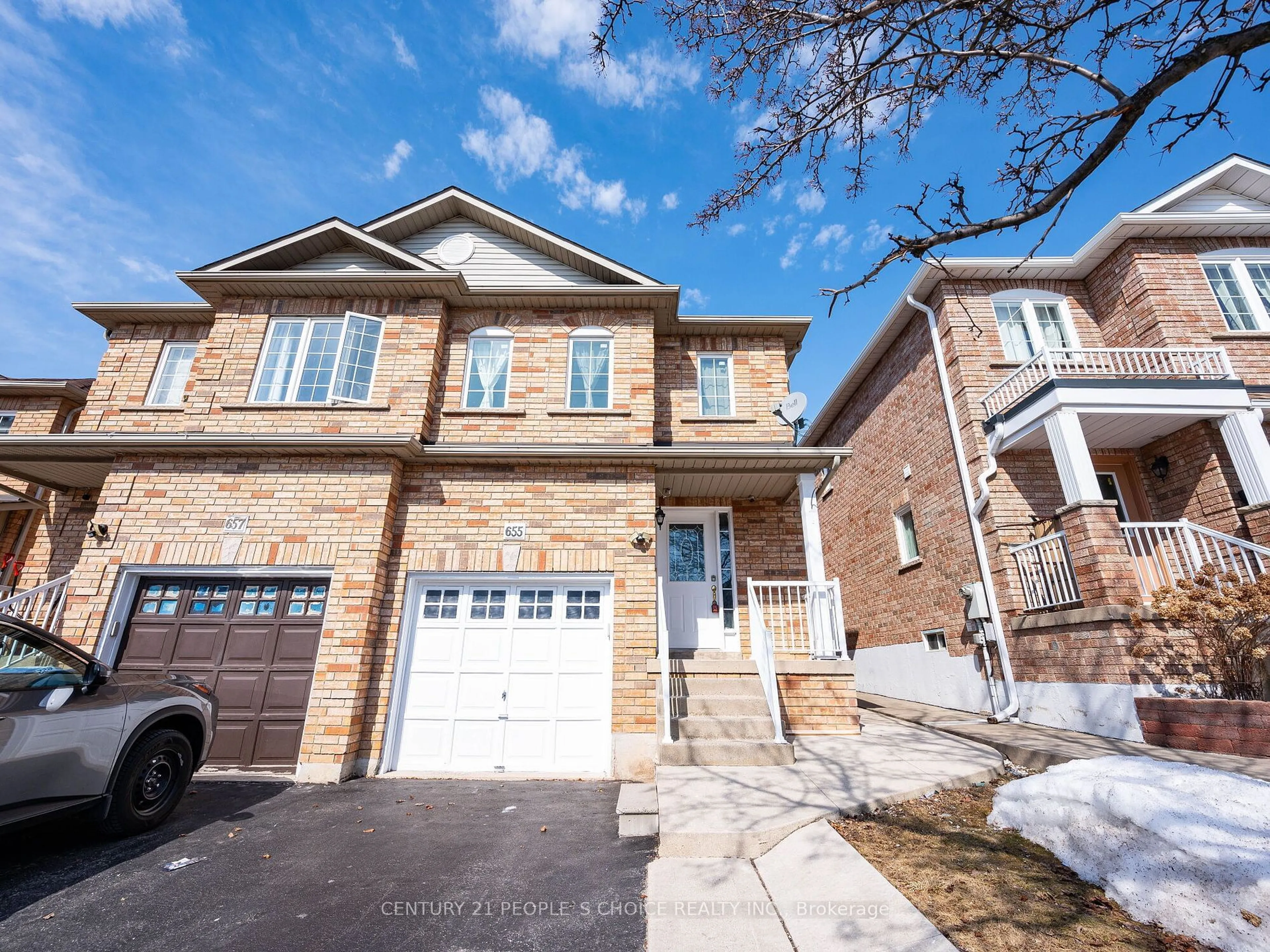 Home with brick exterior material, street for 655 Madame St, Mississauga Ontario L5W 1H1