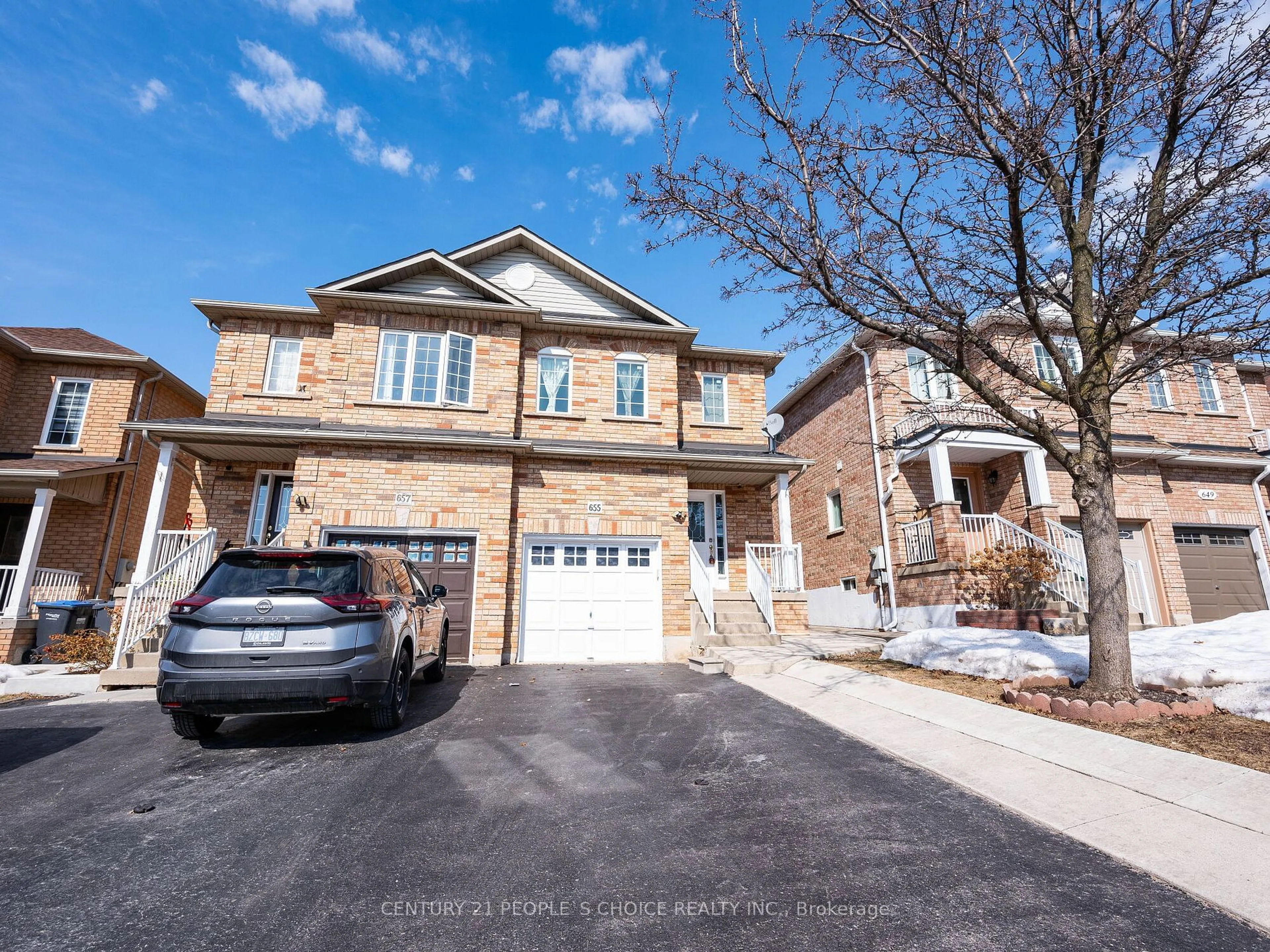 Home with brick exterior material, street for 655 Madame St, Mississauga Ontario L5W 1H1