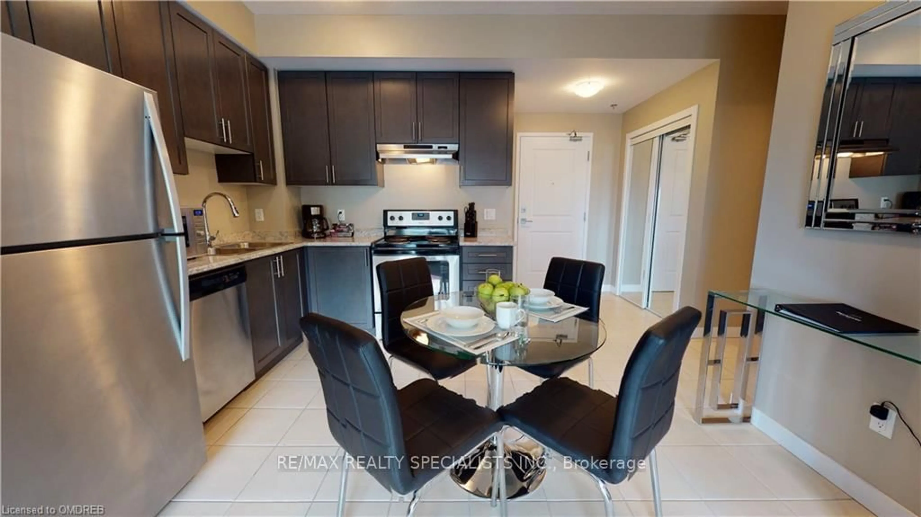 Open concept kitchen, ceramic/tile floor for 2486 Old Bronte Rd #705, Oakville Ontario L6M 4J2