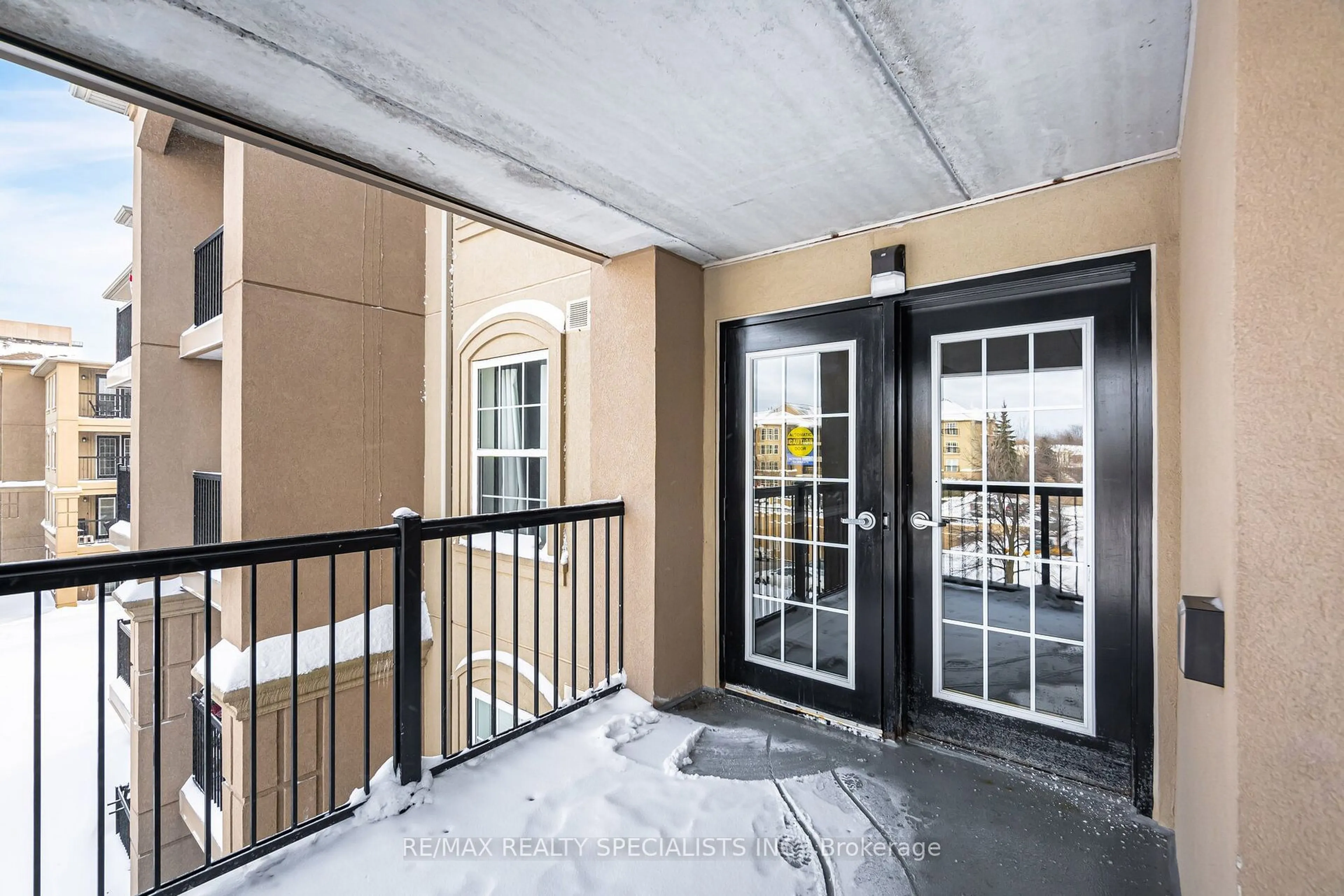 Indoor entryway for 2035 Appleby Line #303, Burlington Ontario L7L 7G8