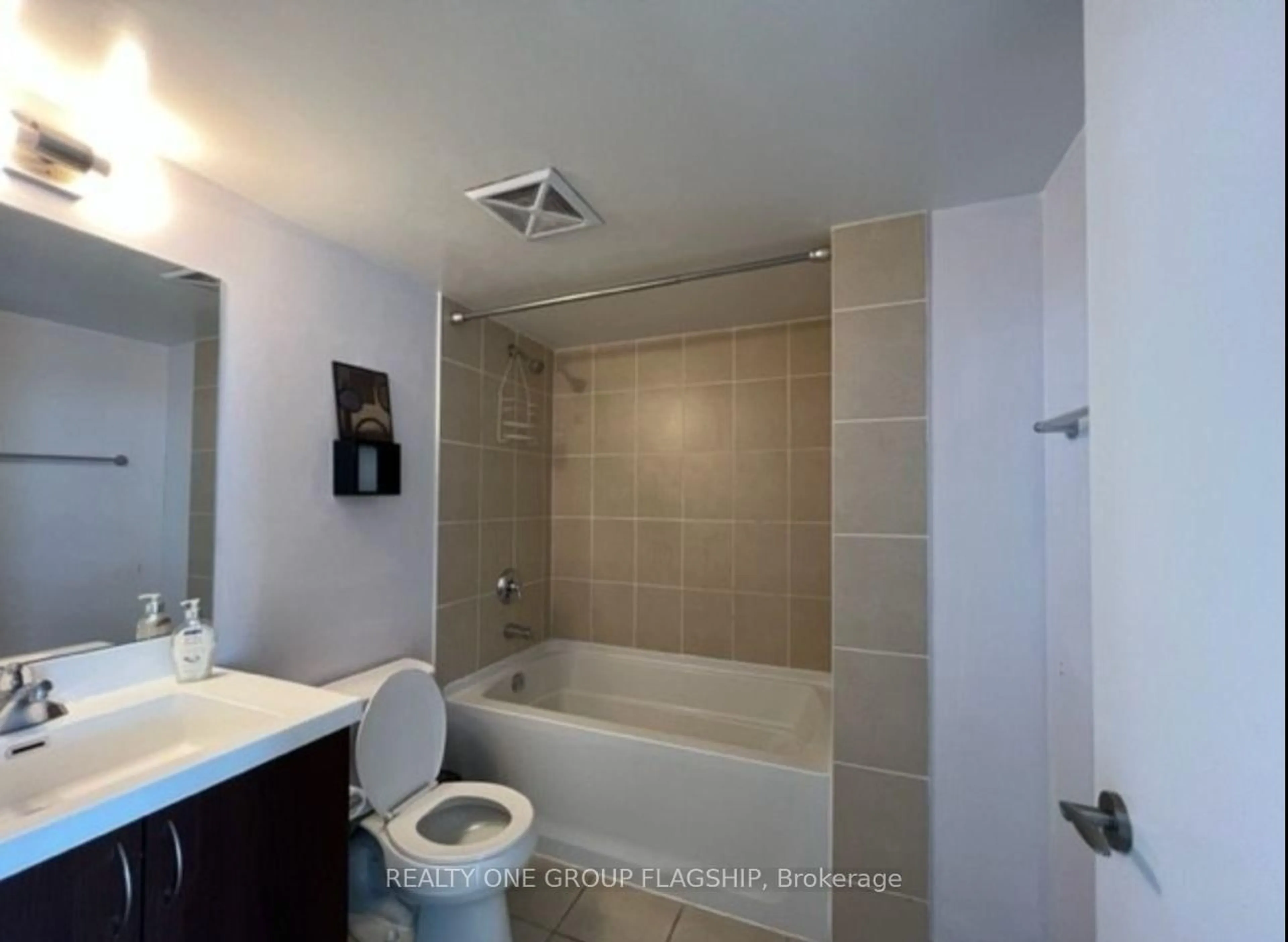 Standard bathroom, ceramic/tile floor for 830 Lawrence Ave #2508, Toronto Ontario M6A 0A2