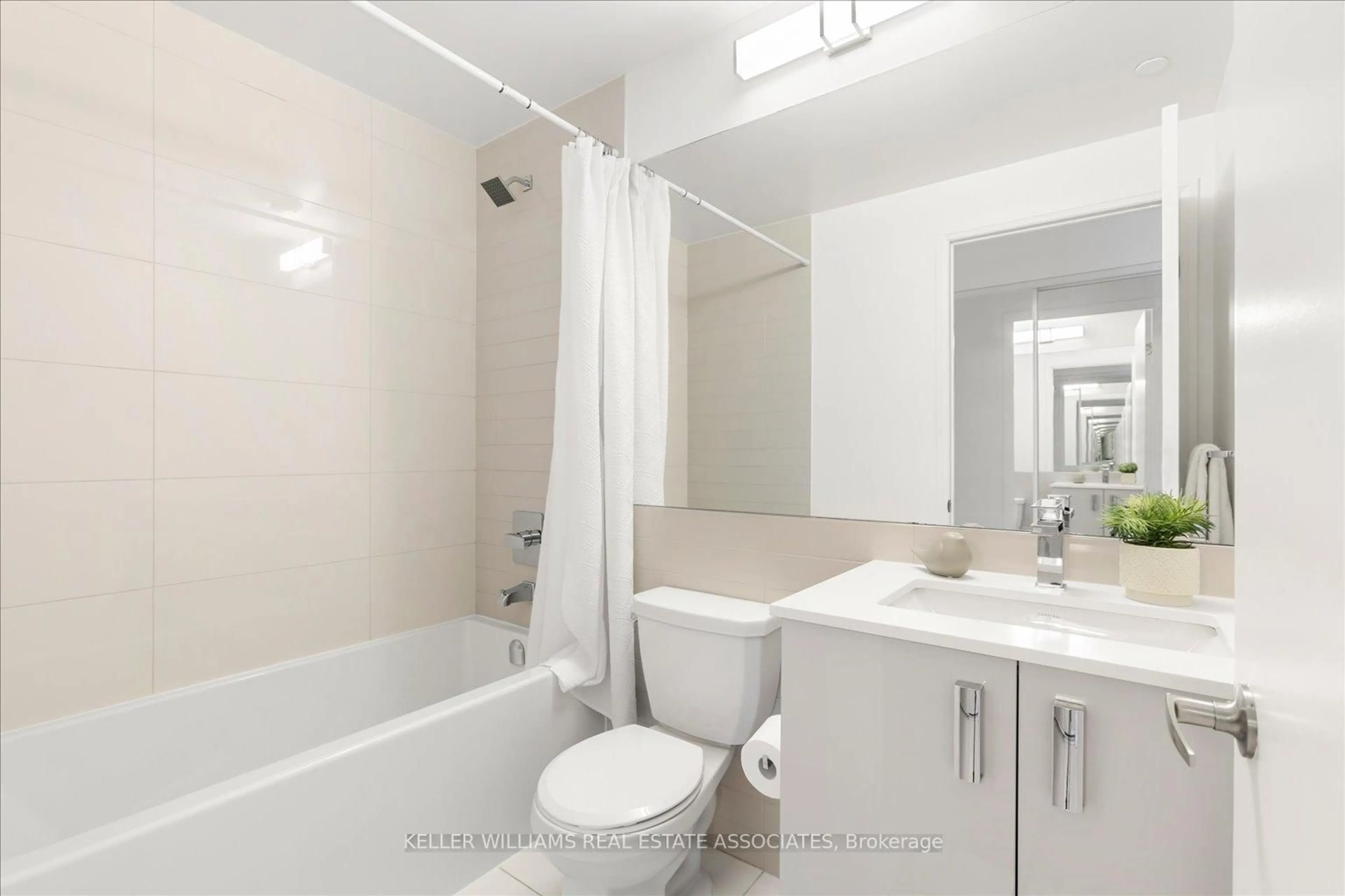 Standard bathroom, ceramic/tile floor for 10 Gibbs Rd #PH1009, Toronto Ontario M9B 0E2