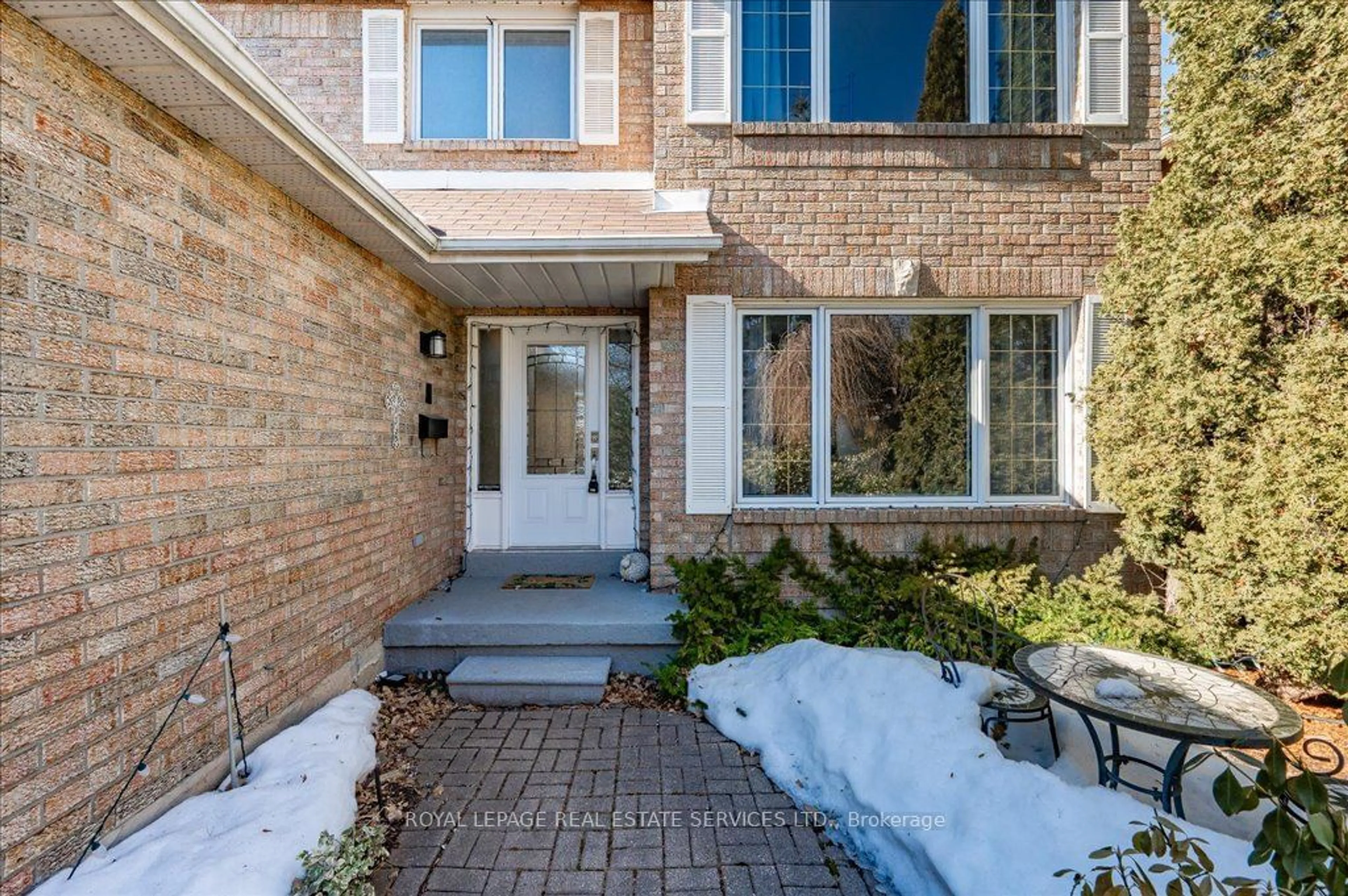 Home with brick exterior material, street for 521 Golden Oak Dr, Oakville Ontario L6H 3X6