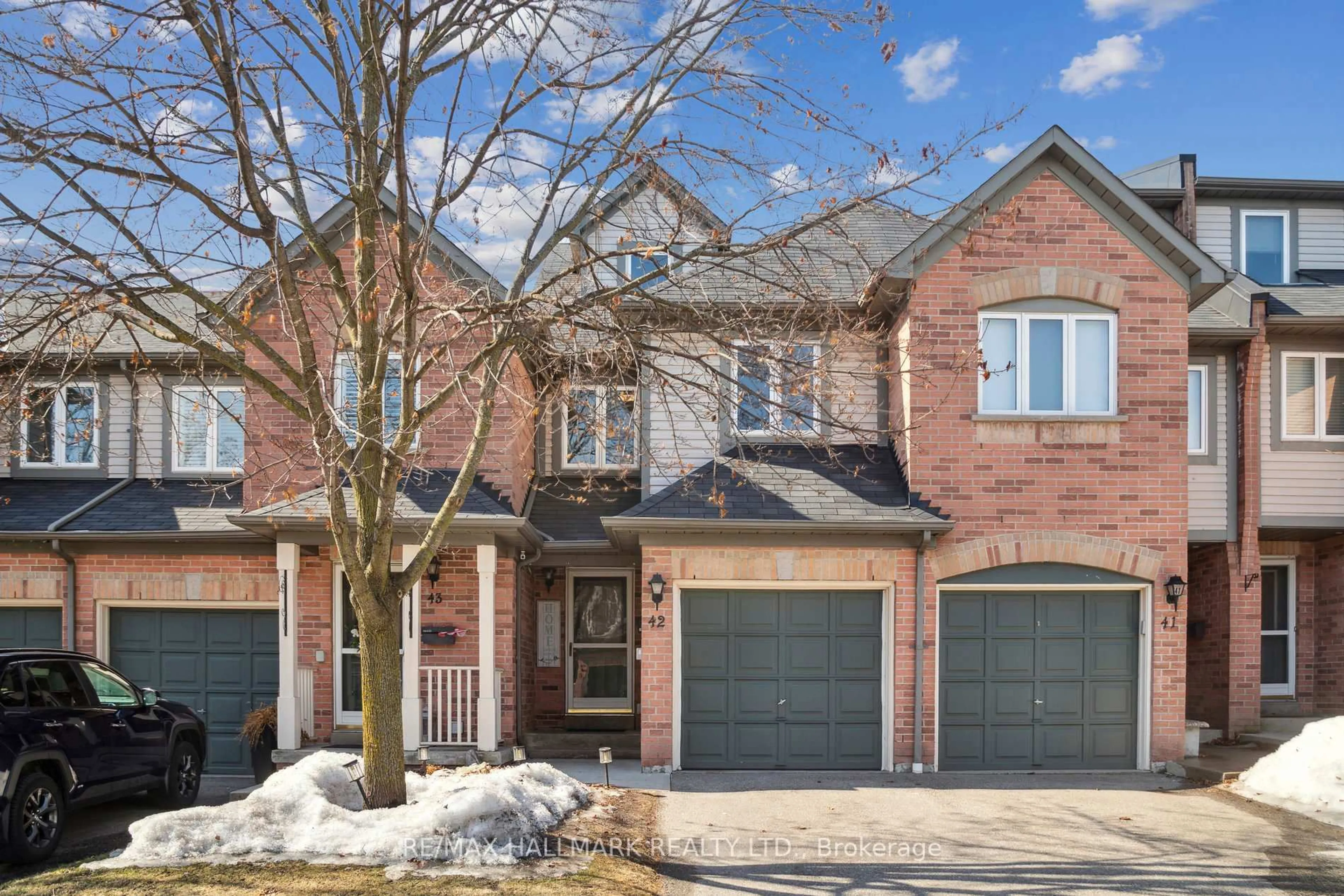 Home with brick exterior material, street for 2088 Leanne Blvd #42, Mississauga Ontario L5K 2S7